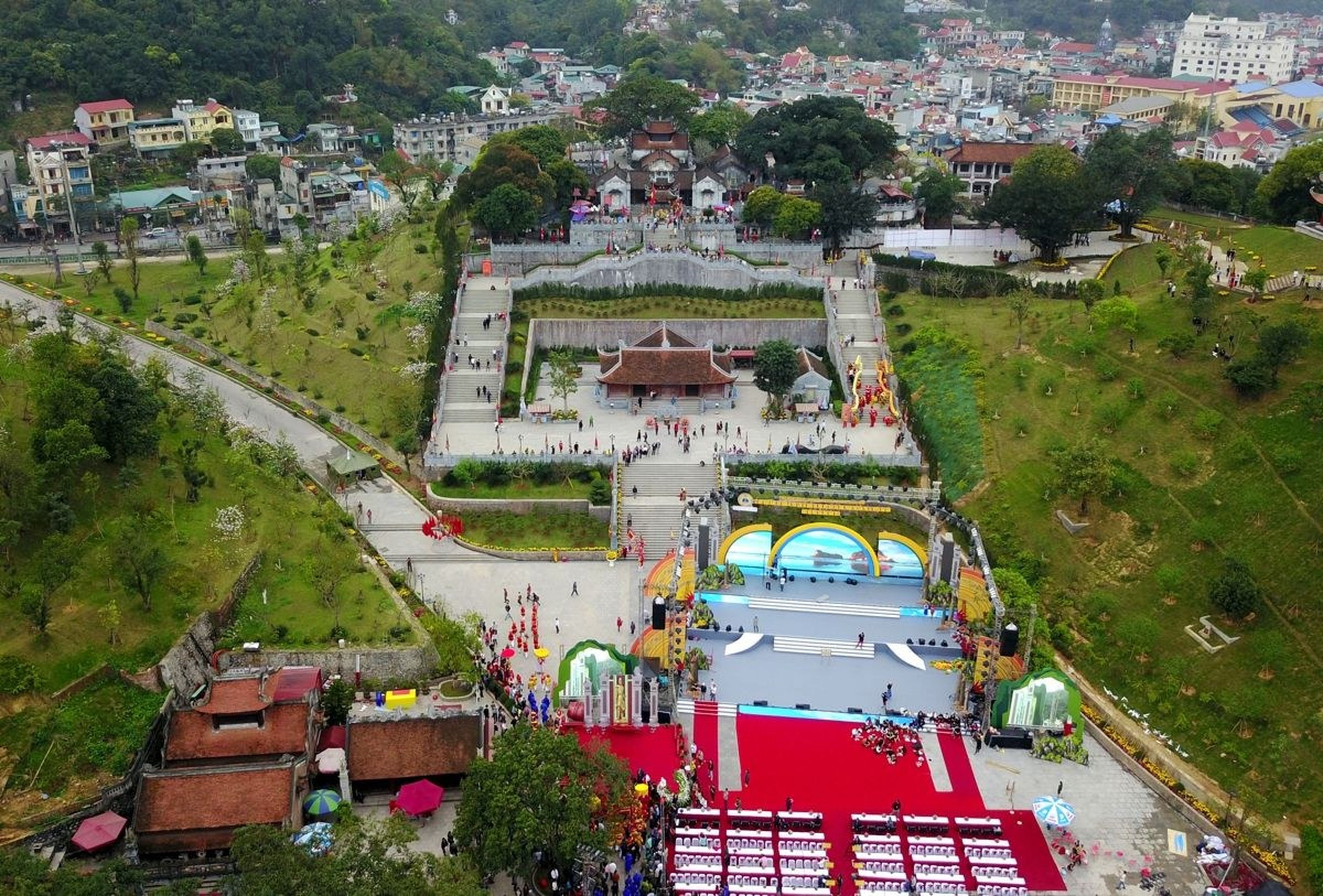 The 700-Year-Old Cua Ong Temple Complex in Quang Ninh - Hình 7