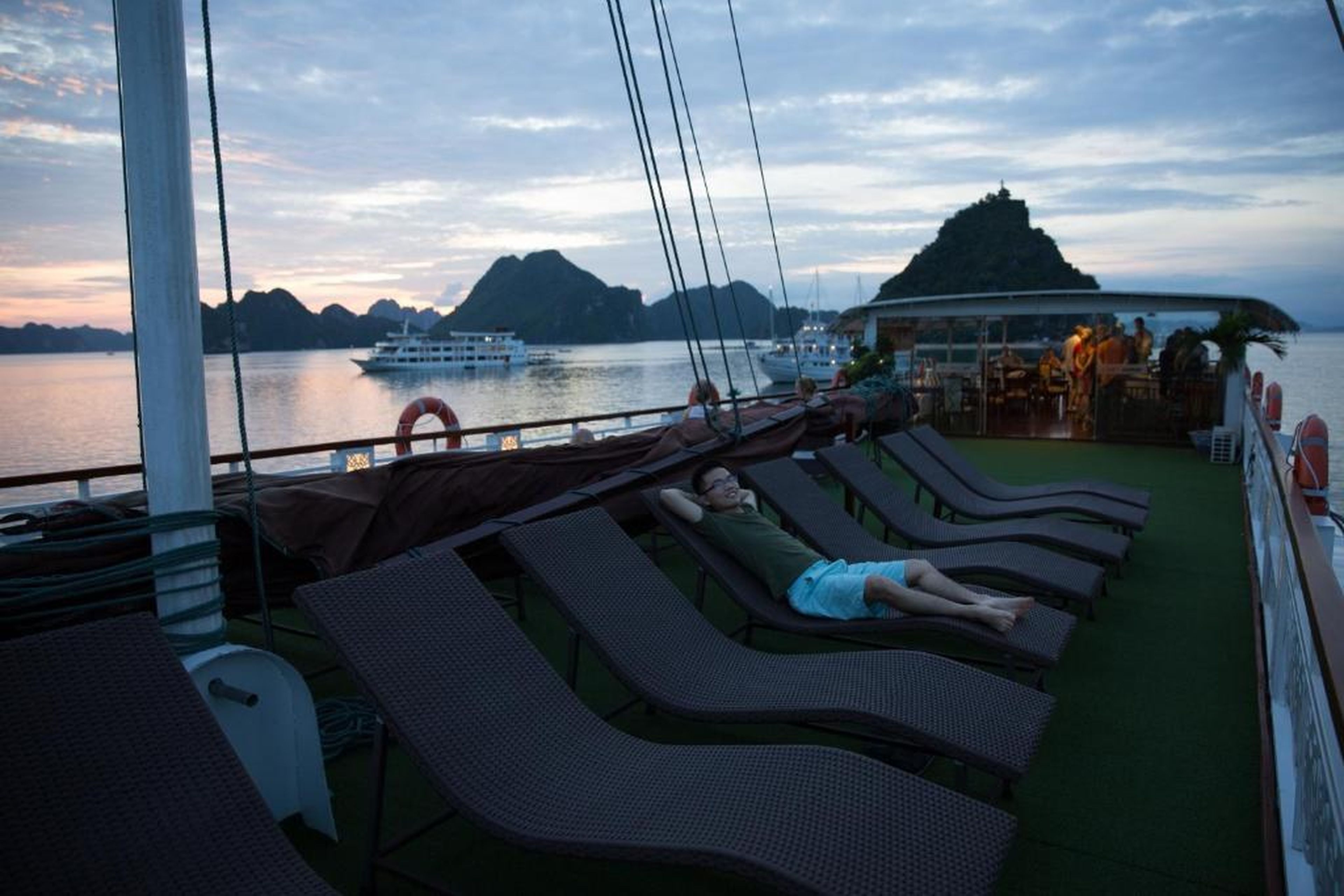 Oriental Sails Cruise - Hình 11