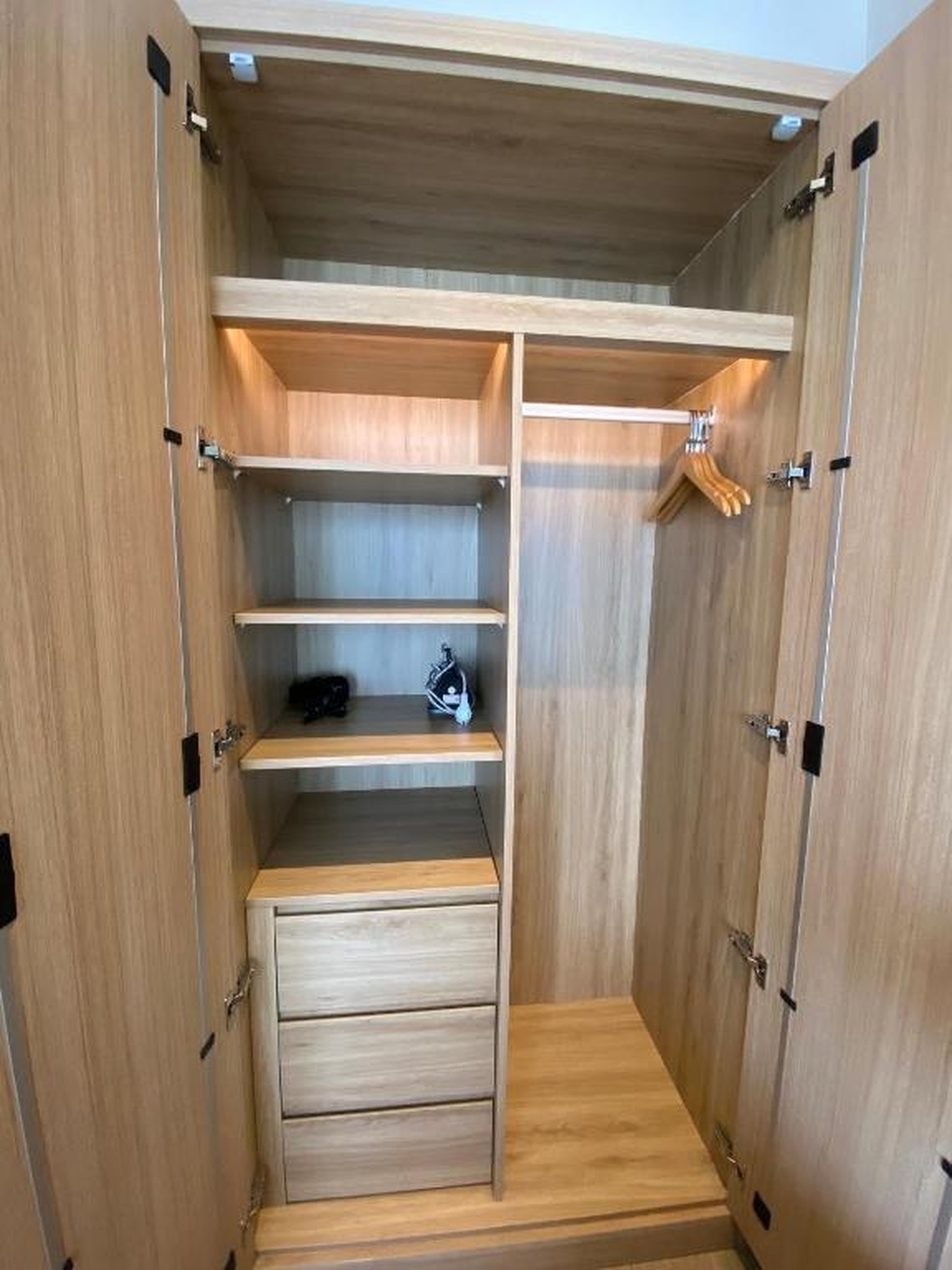 Residence By the Ha Long Beach Citadines Marina 1BR - Hình 21