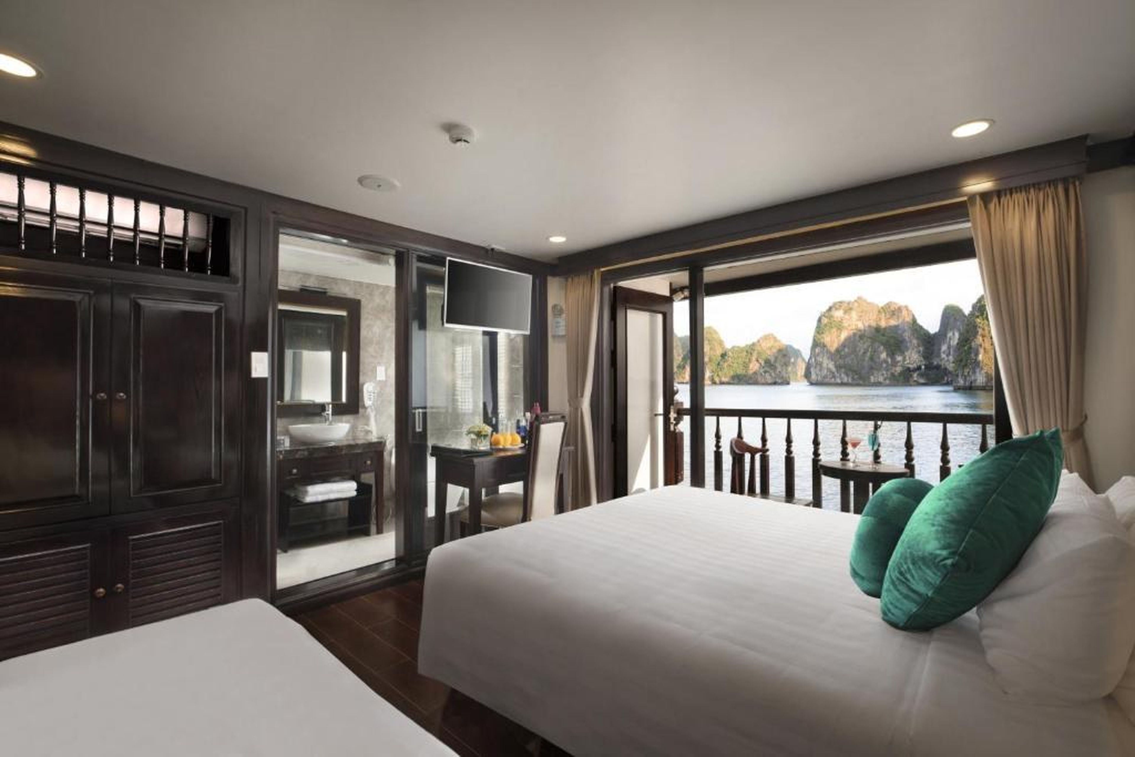 Alisa Cruise Halong - Hình 1