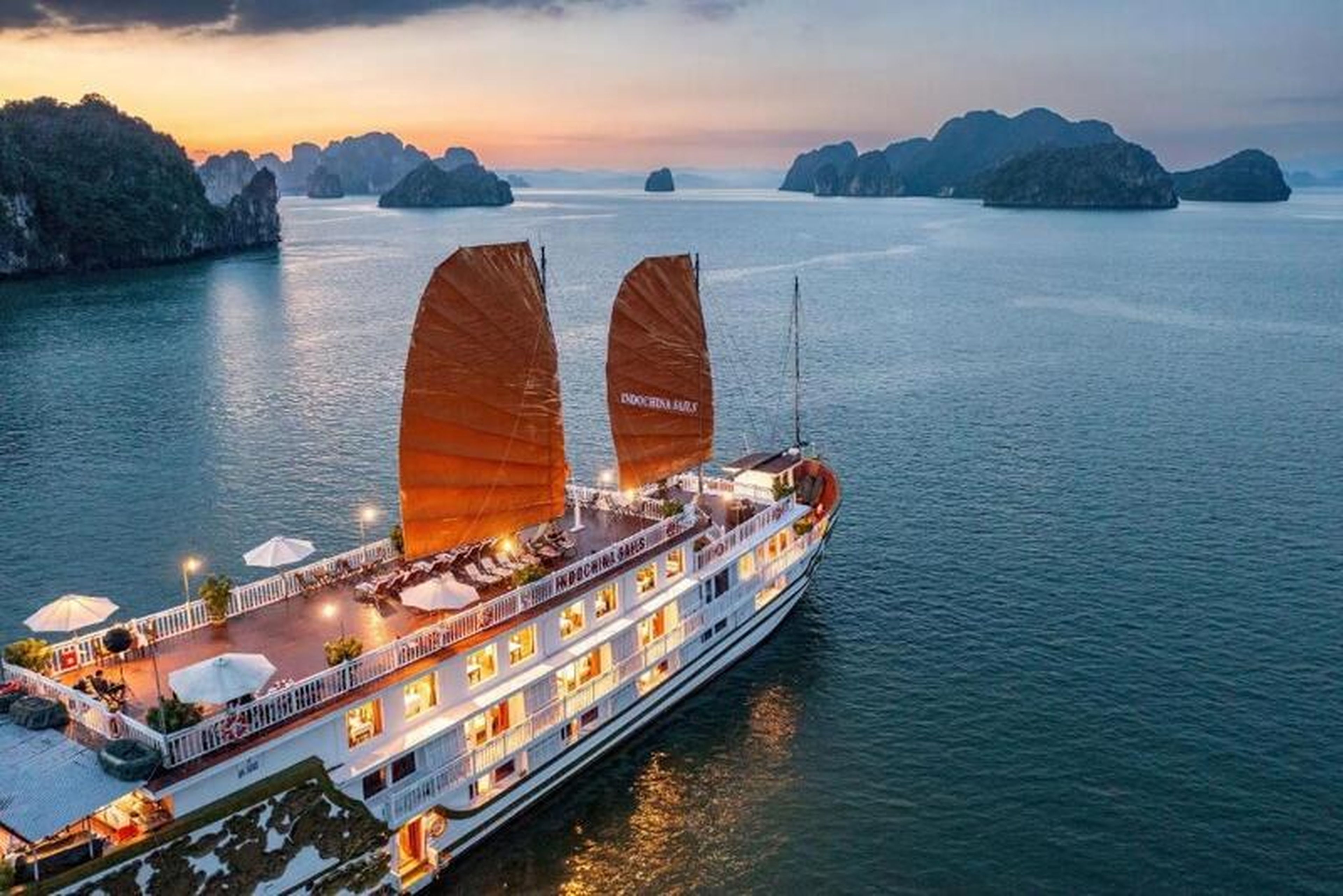 Kinh nghiệm du lịch Vịnh Hạ Long 2026: Giá vé & Lịch trình - Hình 32