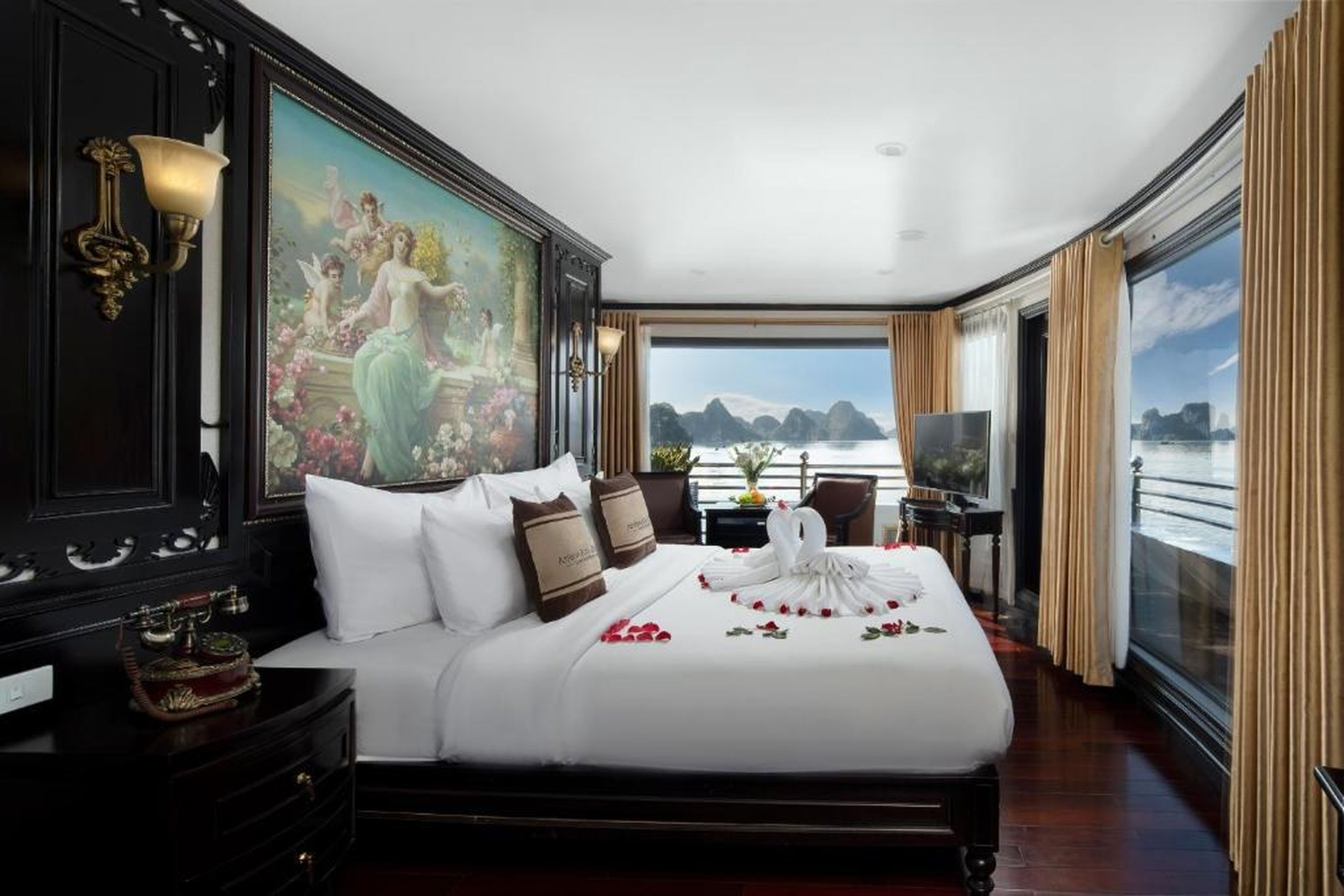 Athena Royal Cruise - Luxury in Halong Bay - Hình 42