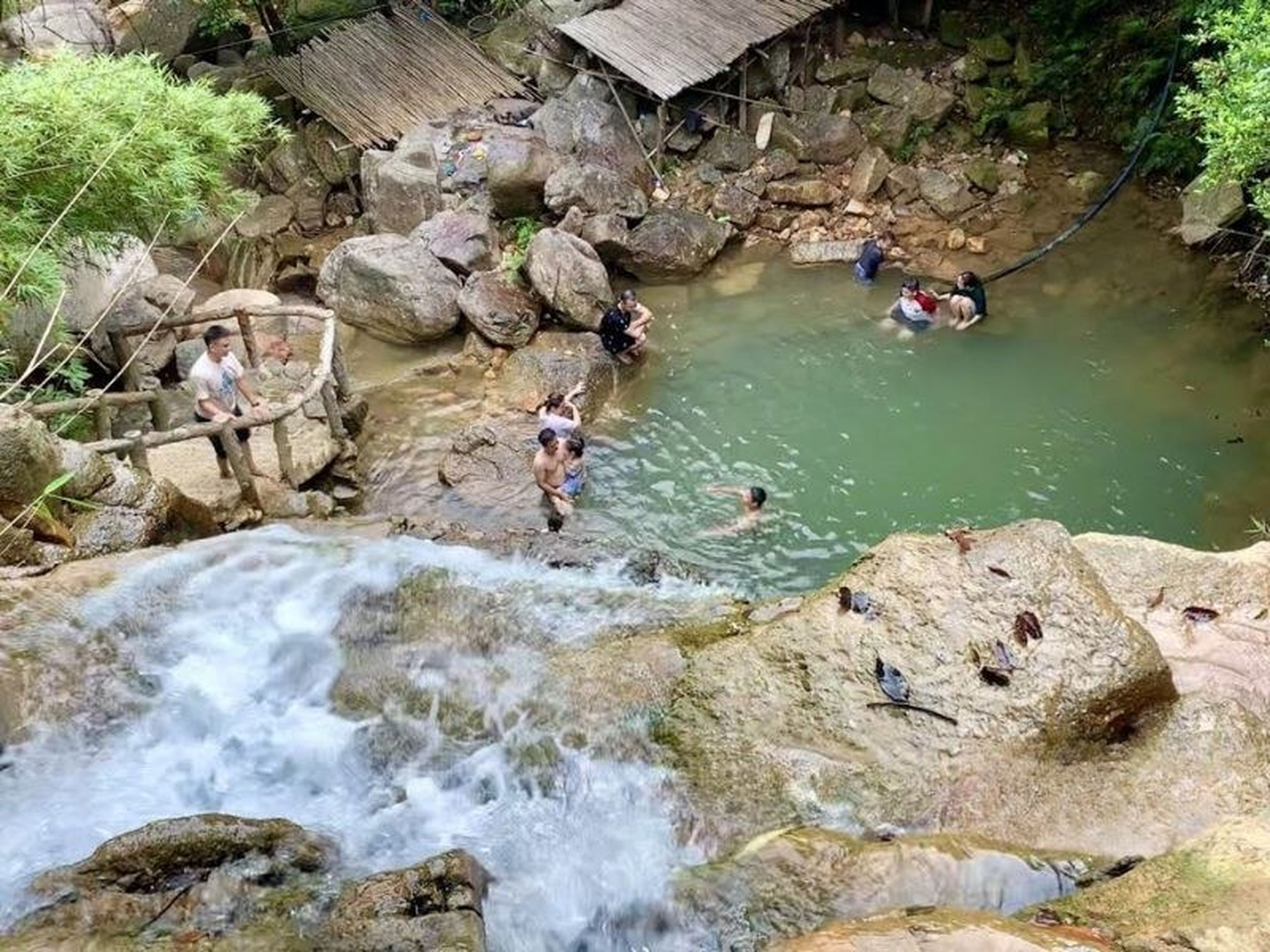 Lựng Xanh Waterfall: Quảng Ninh’s Must-Visit Check-in Spot - Hình 2