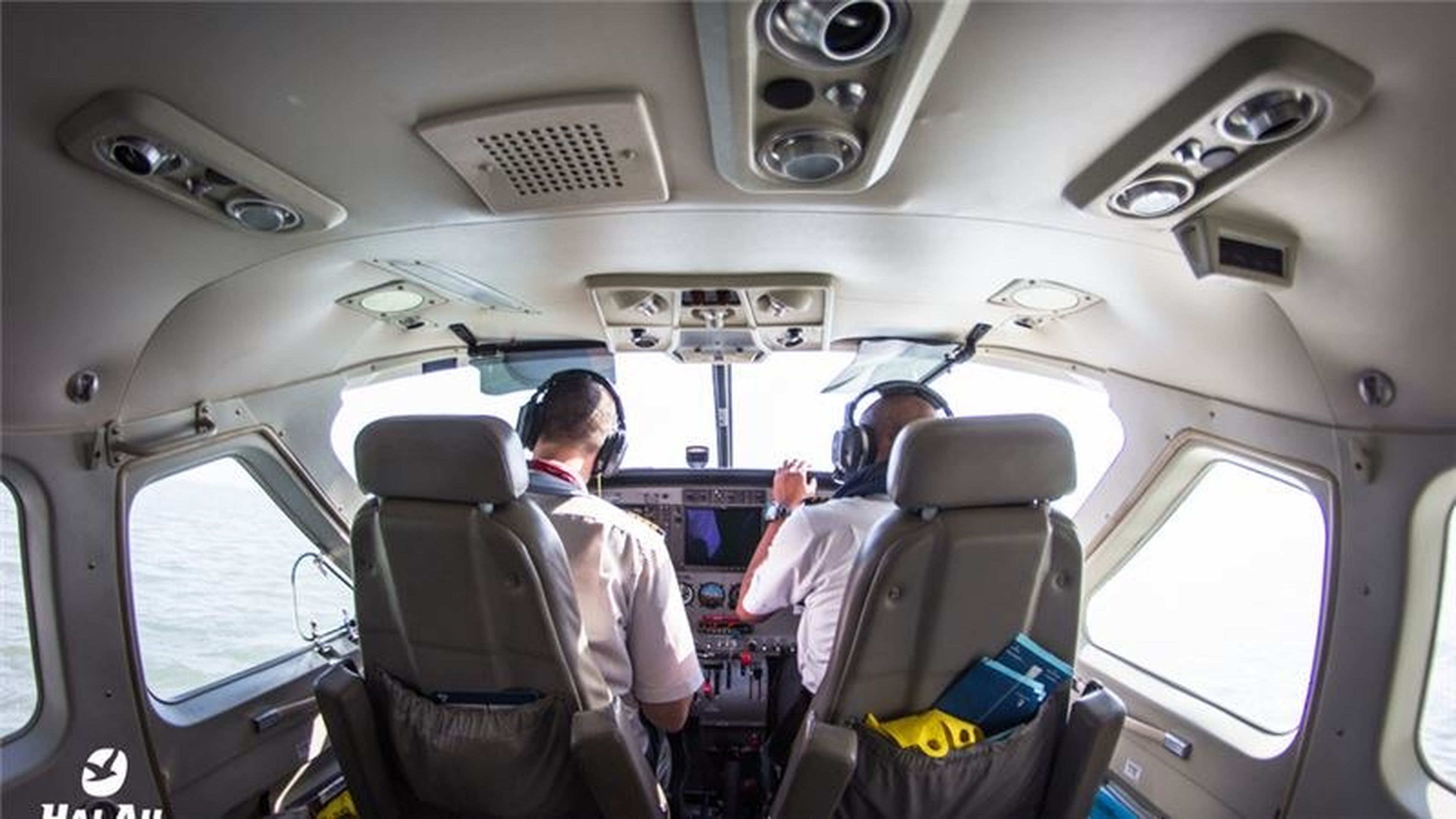 Ha Long Bay Travel – A Panoramic Bay Flight with Hai Au Seaplane - Hình 5
