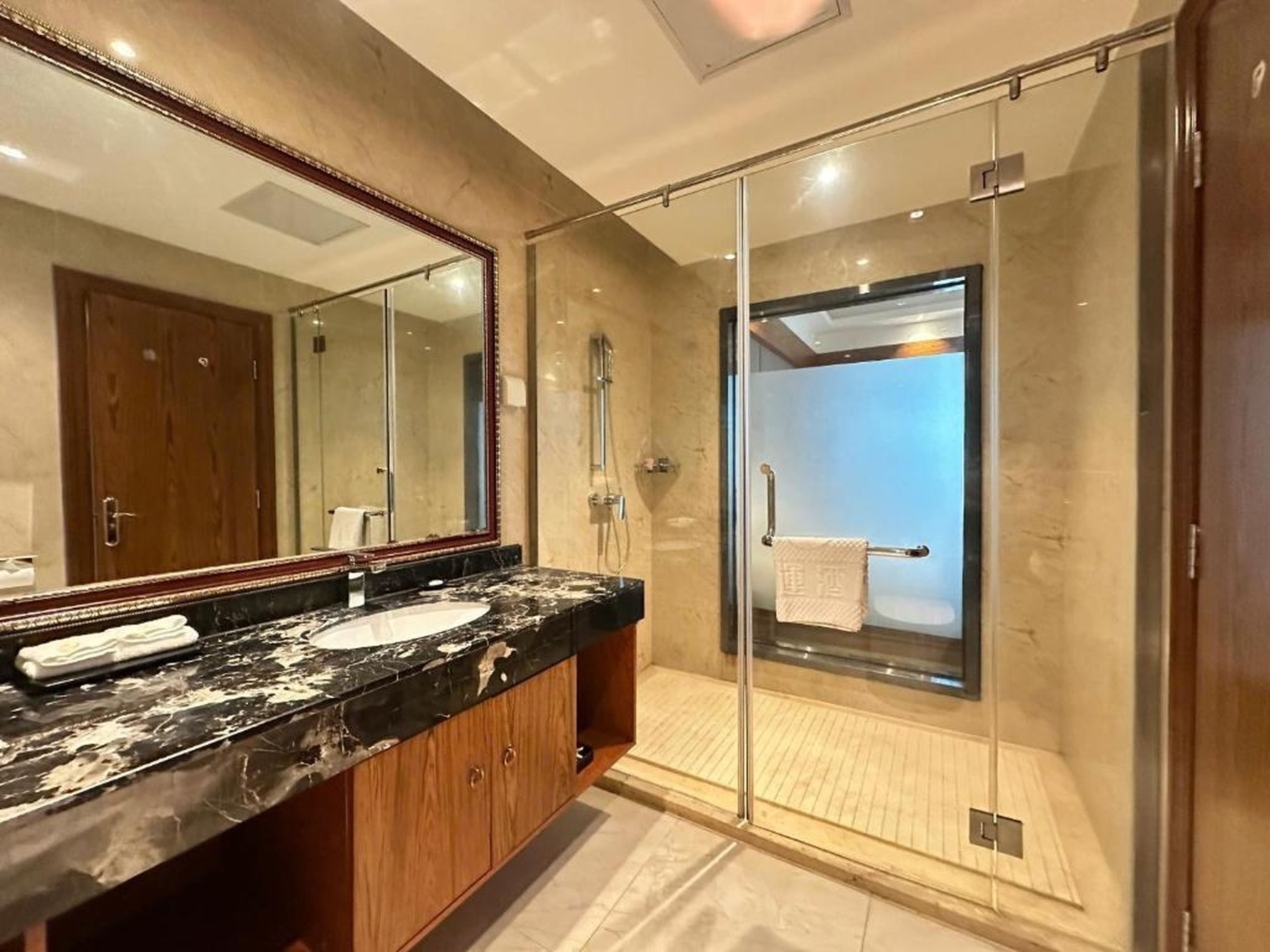 Hồng Vận Grand Hotel Móng cái - Hình 20