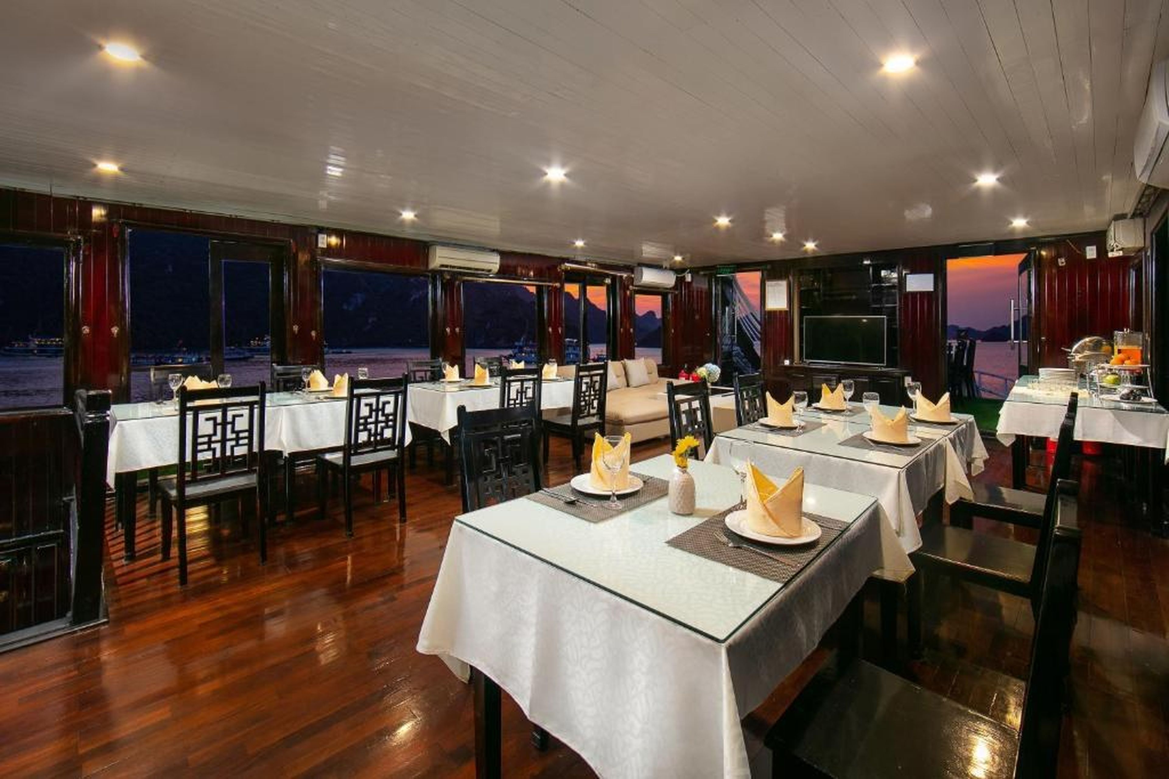 Fantasea Imperial Cruise - Hình 36