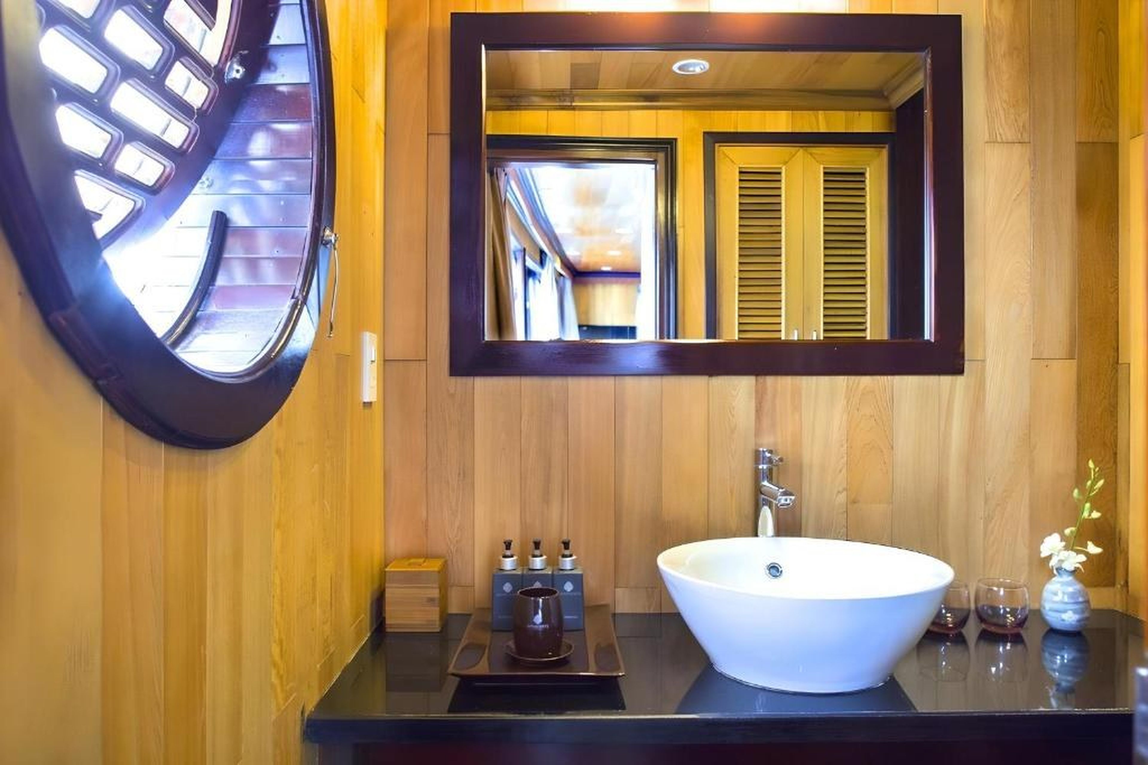 Hera Classic Boutique Cruise - Hình 41
