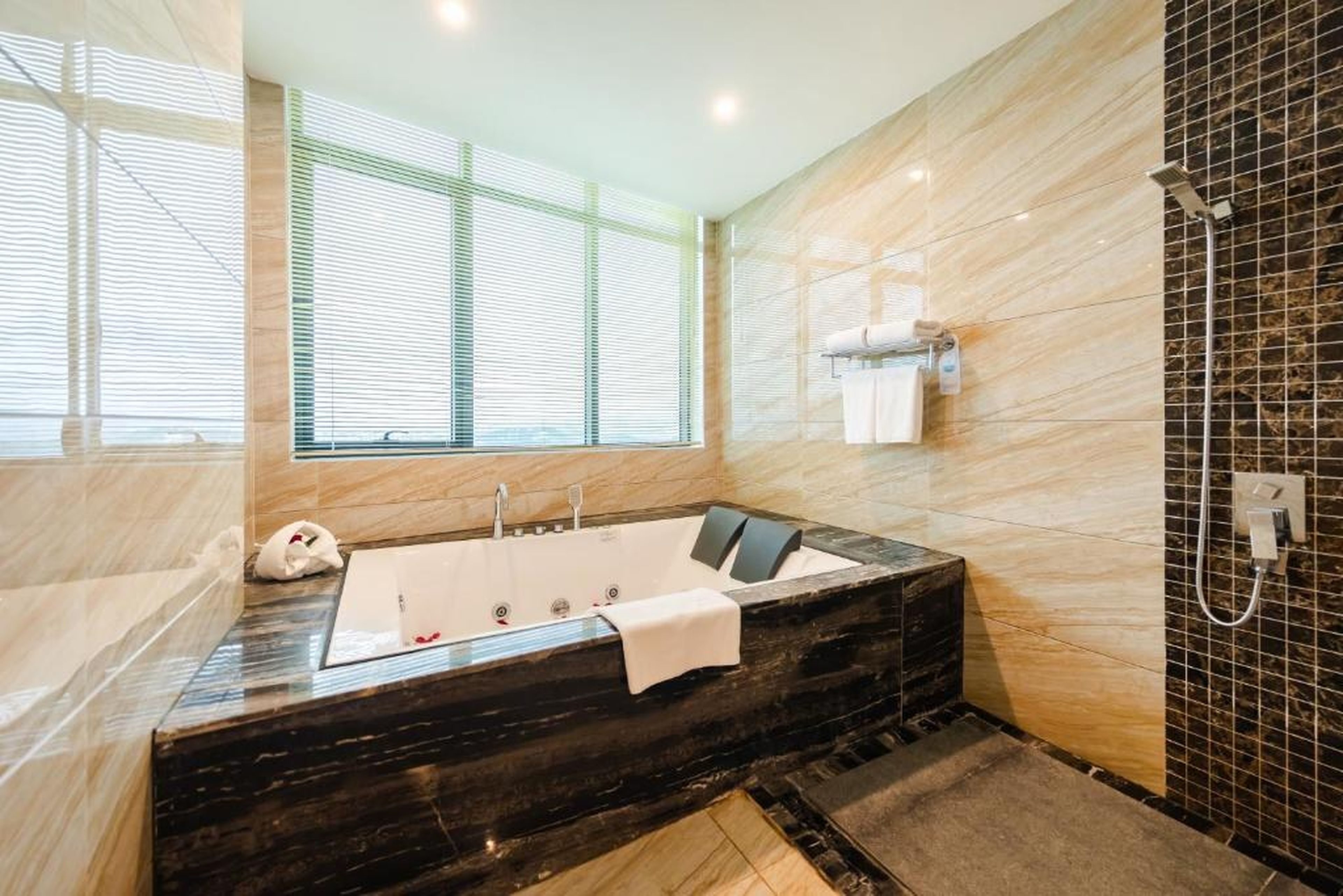 Muong Thanh Luxury Quang Ninh Hotel - Hình 20