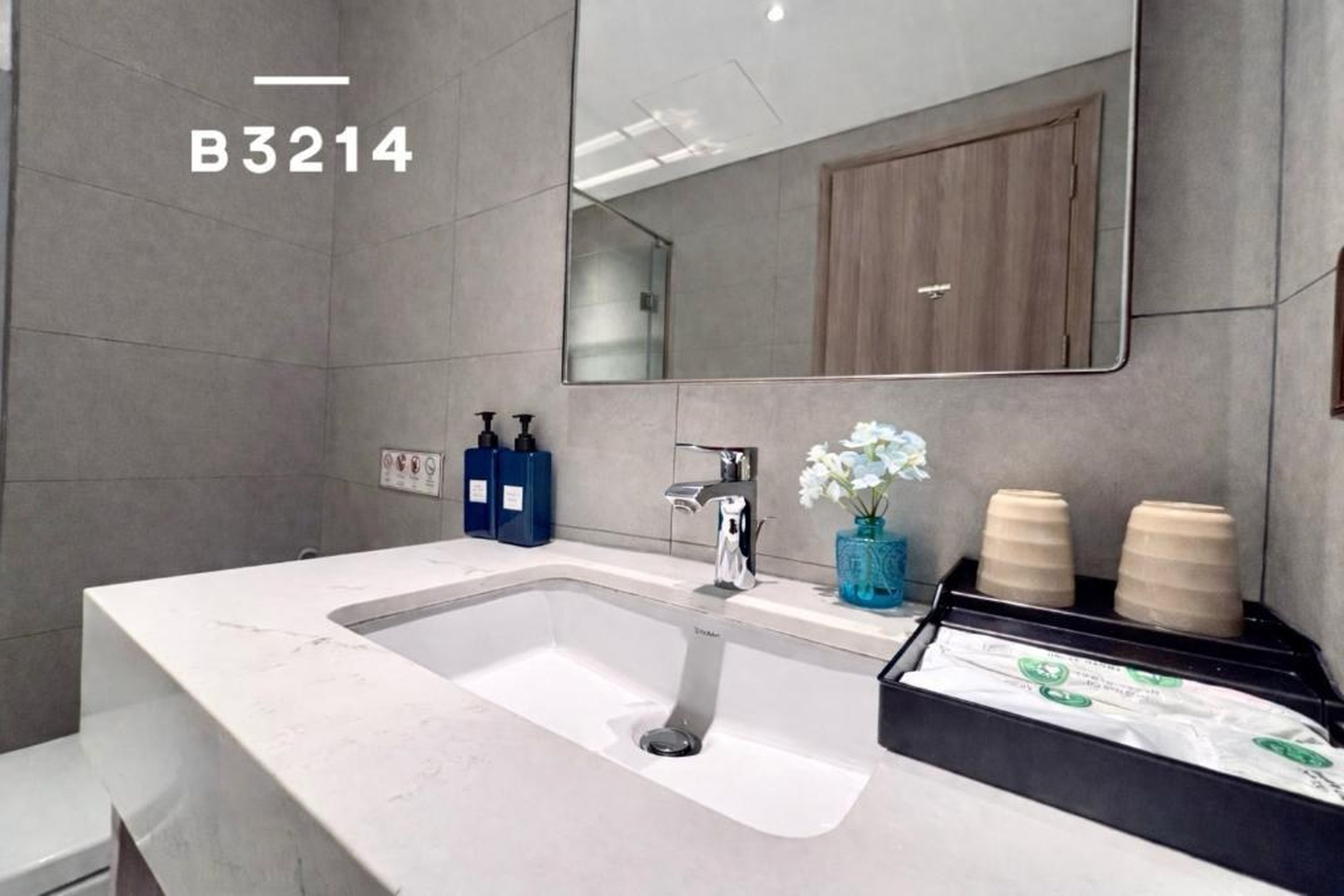 A La Carte Ha Long Oceanview Panoramic 2BR2WC 75m2 Suite with balcony - Hình 11