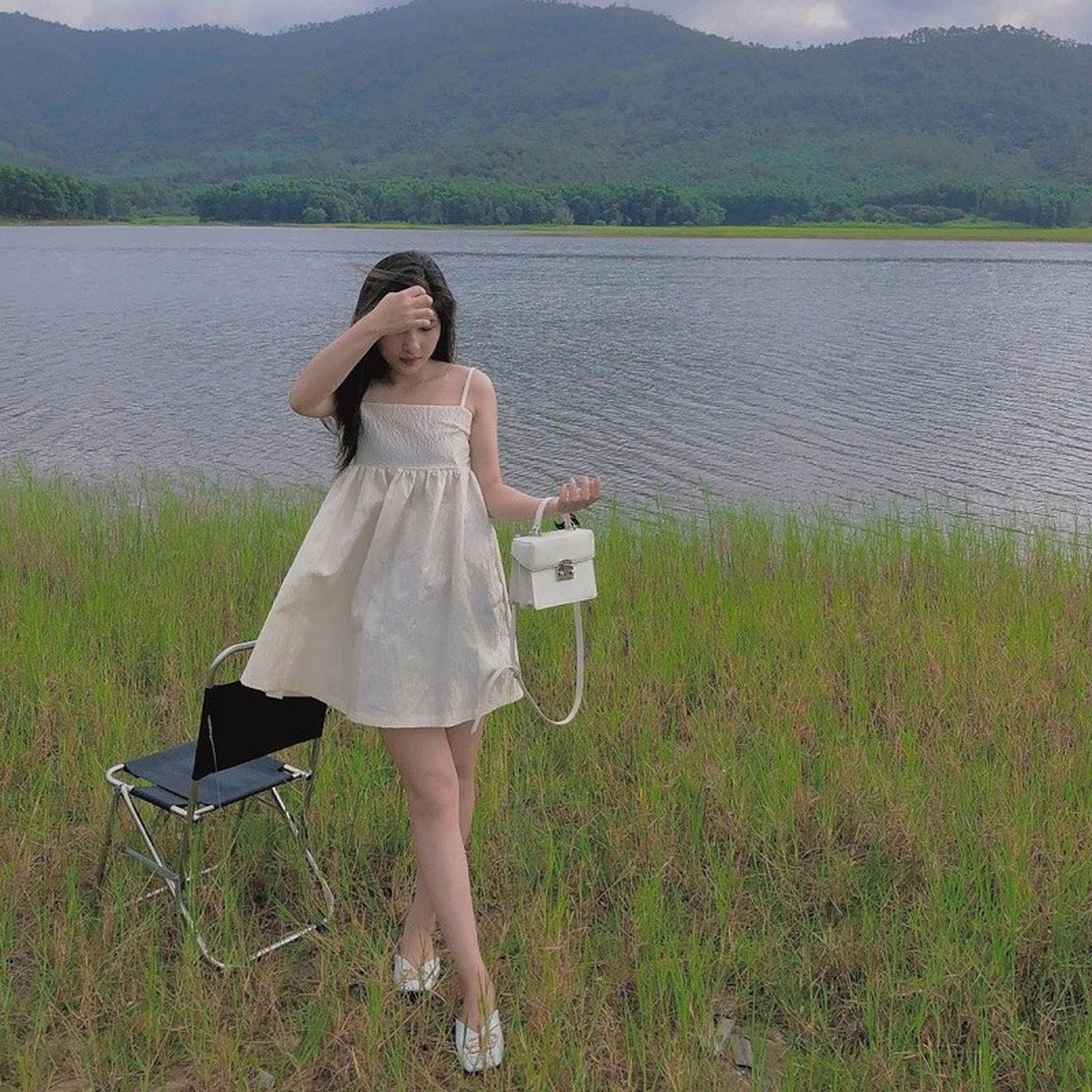 Yên Trung Lake Exudes a Relaxed Weekend Ambiance - Hình 9