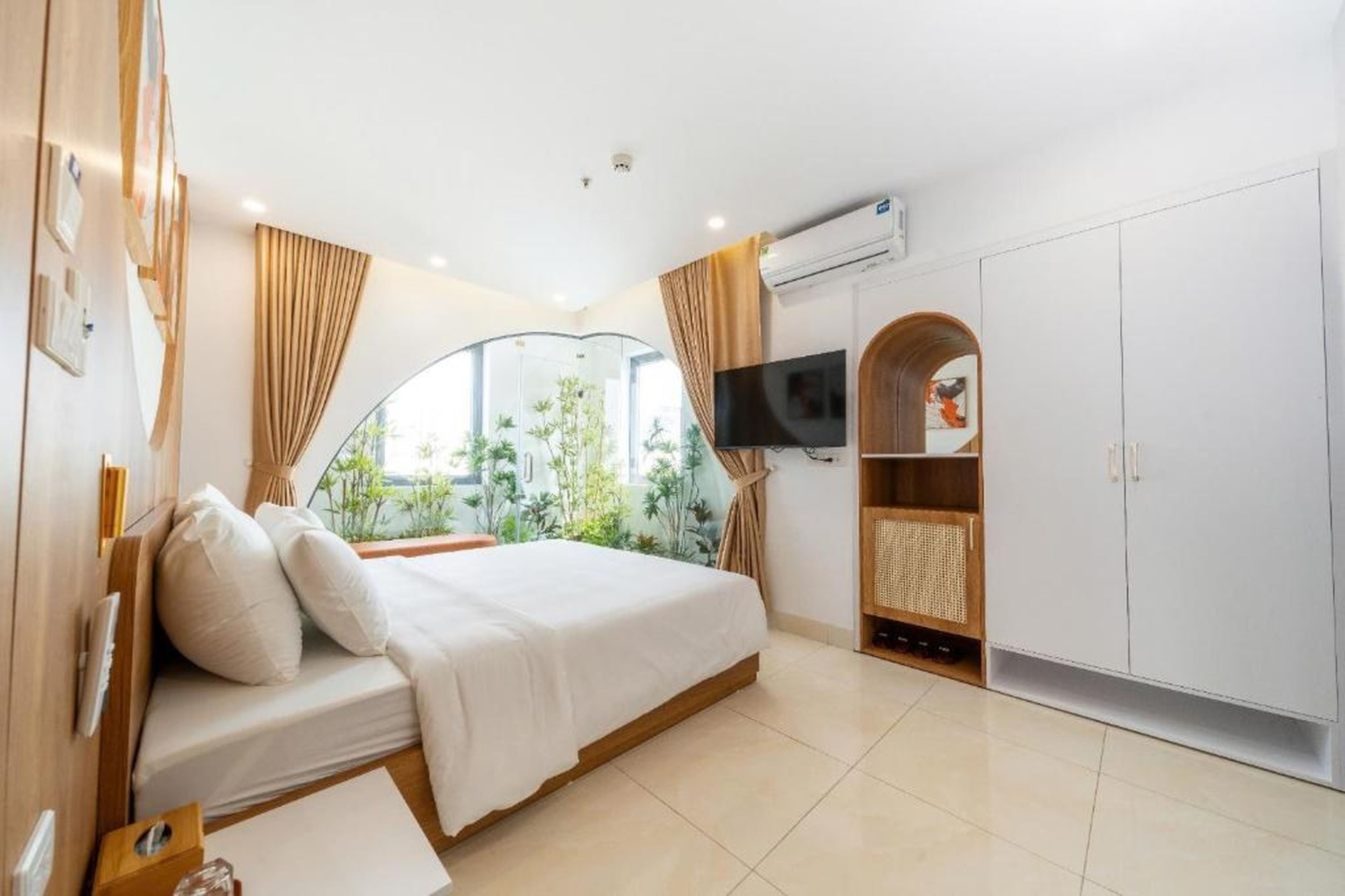 Azure Bay Hotel - Hình 12