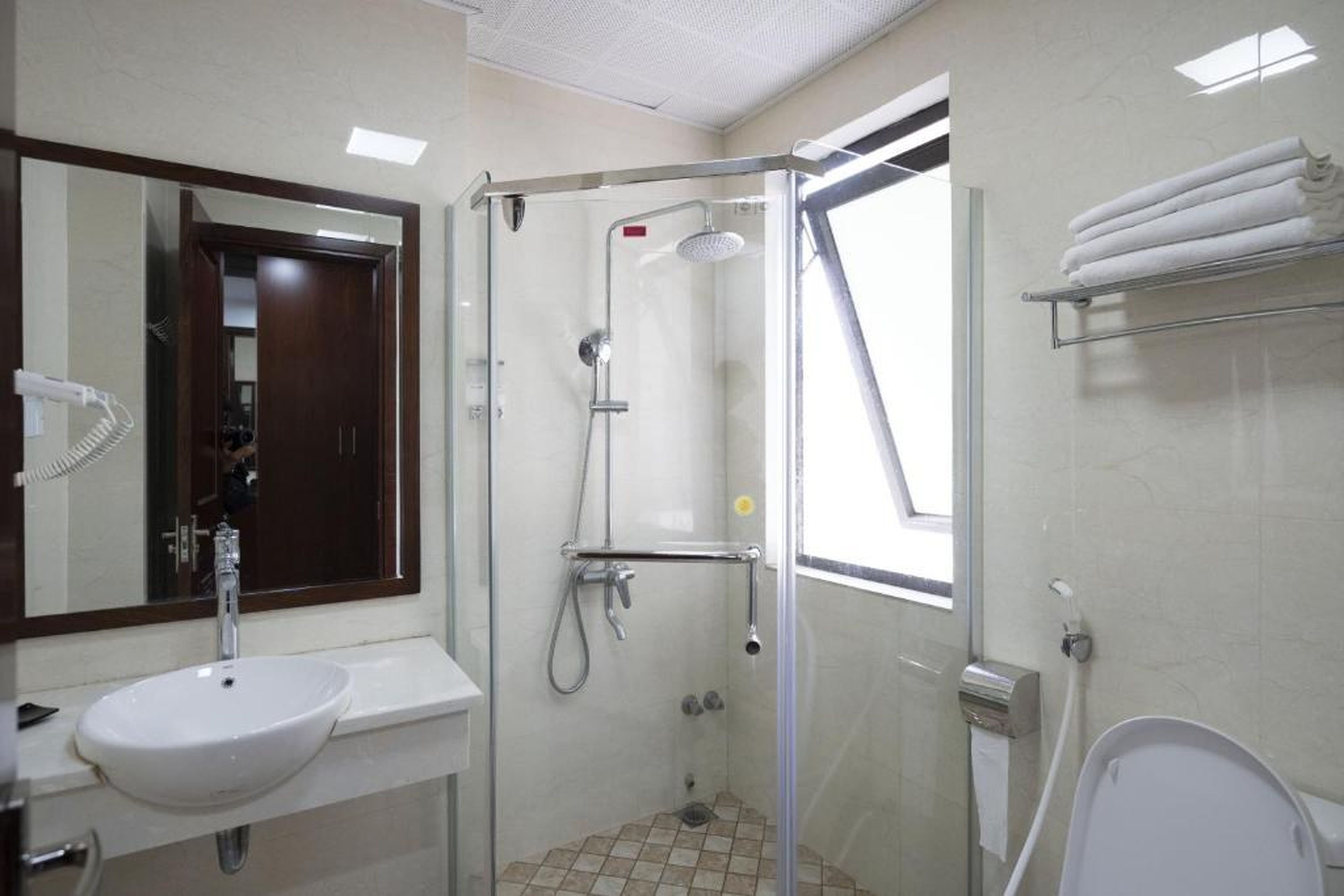 Luxury ii hotel - Hình 2