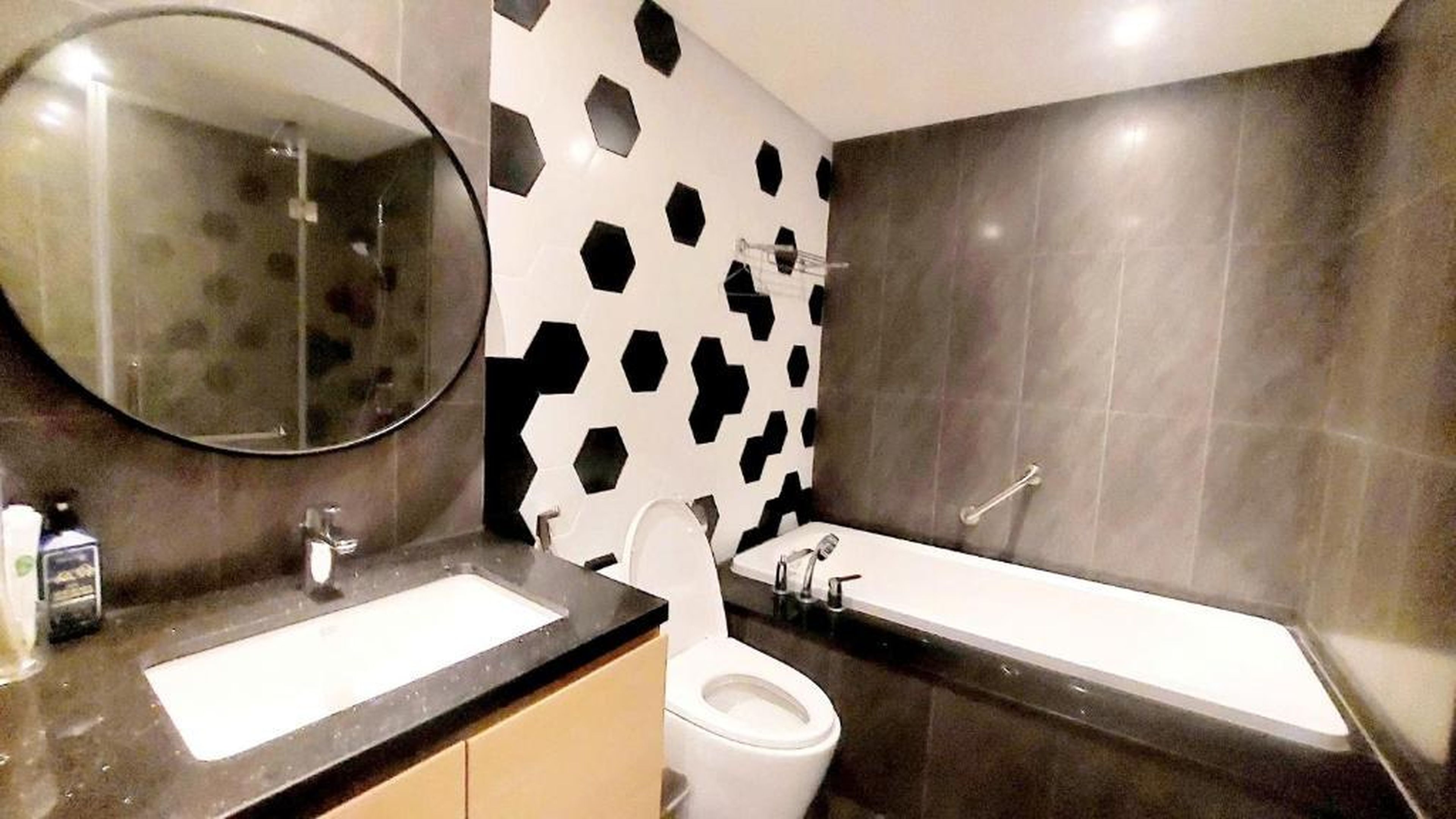 Sweet Home - Homestay apartment system at Citadines Marina Ha Long building - Hình 27
