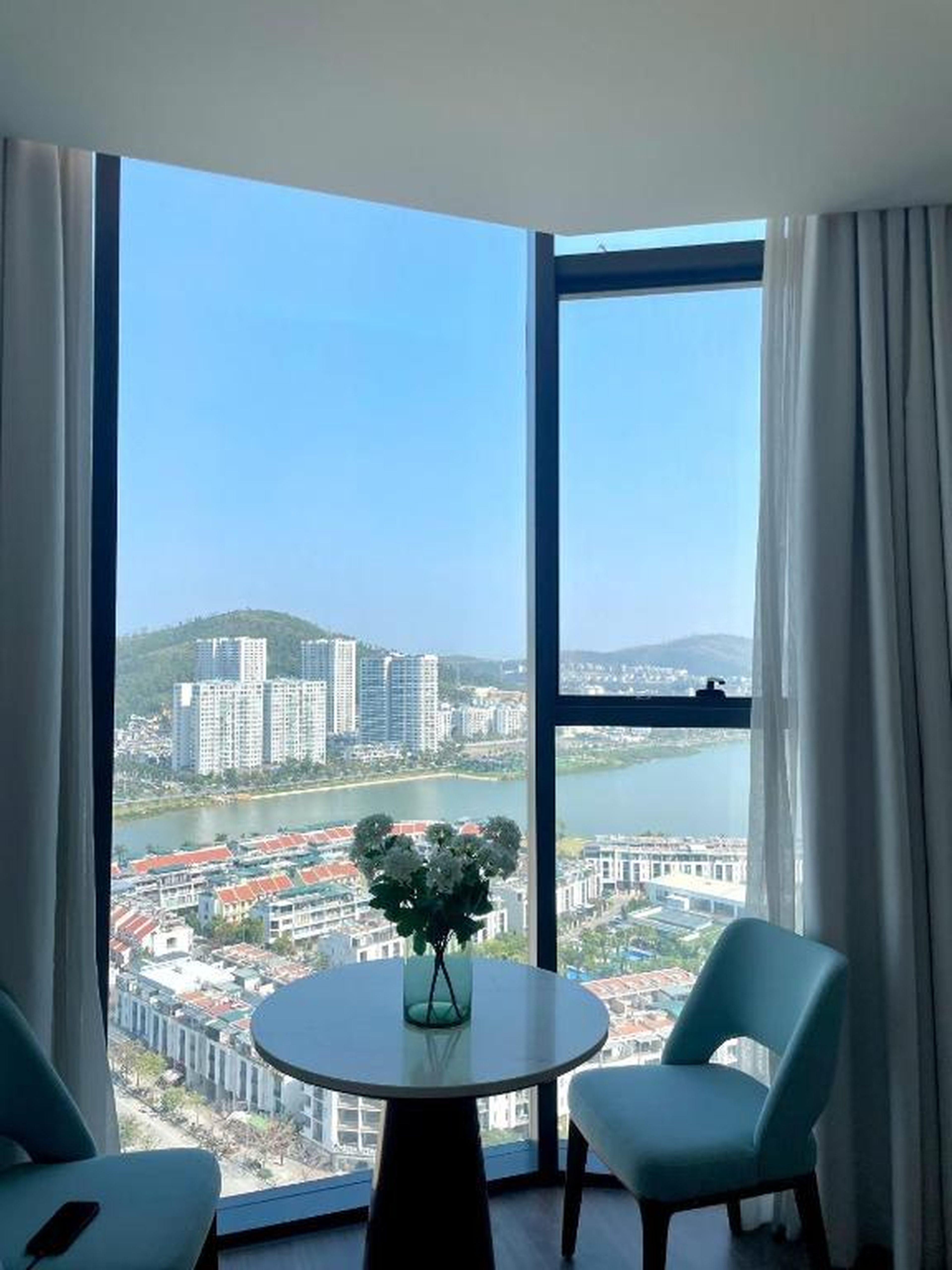 A La Carte Ha Long Bay Seaside Apartments - Hình 43