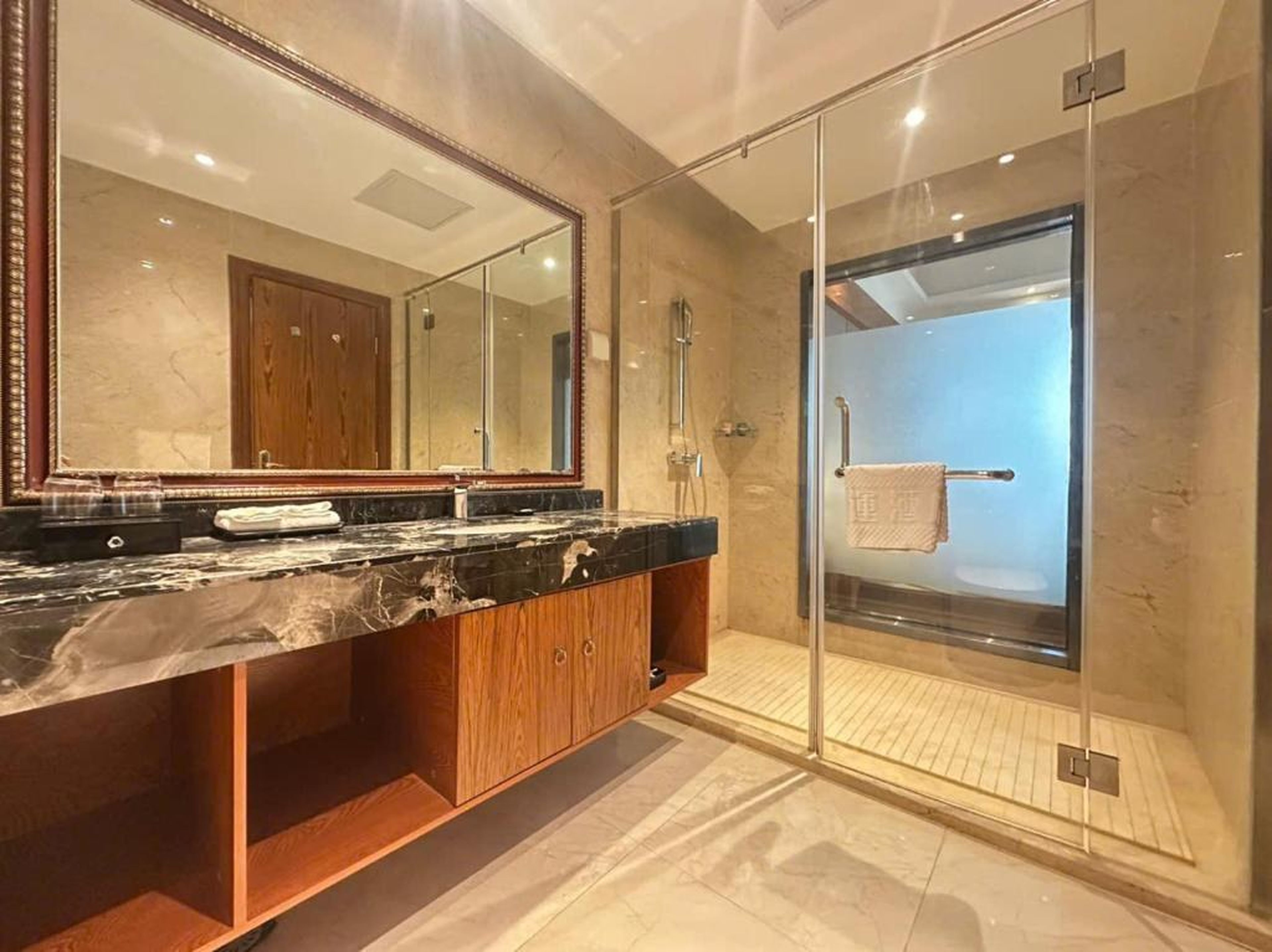 Hồng Vận Grand Hotel Móng cái - Hình 25
