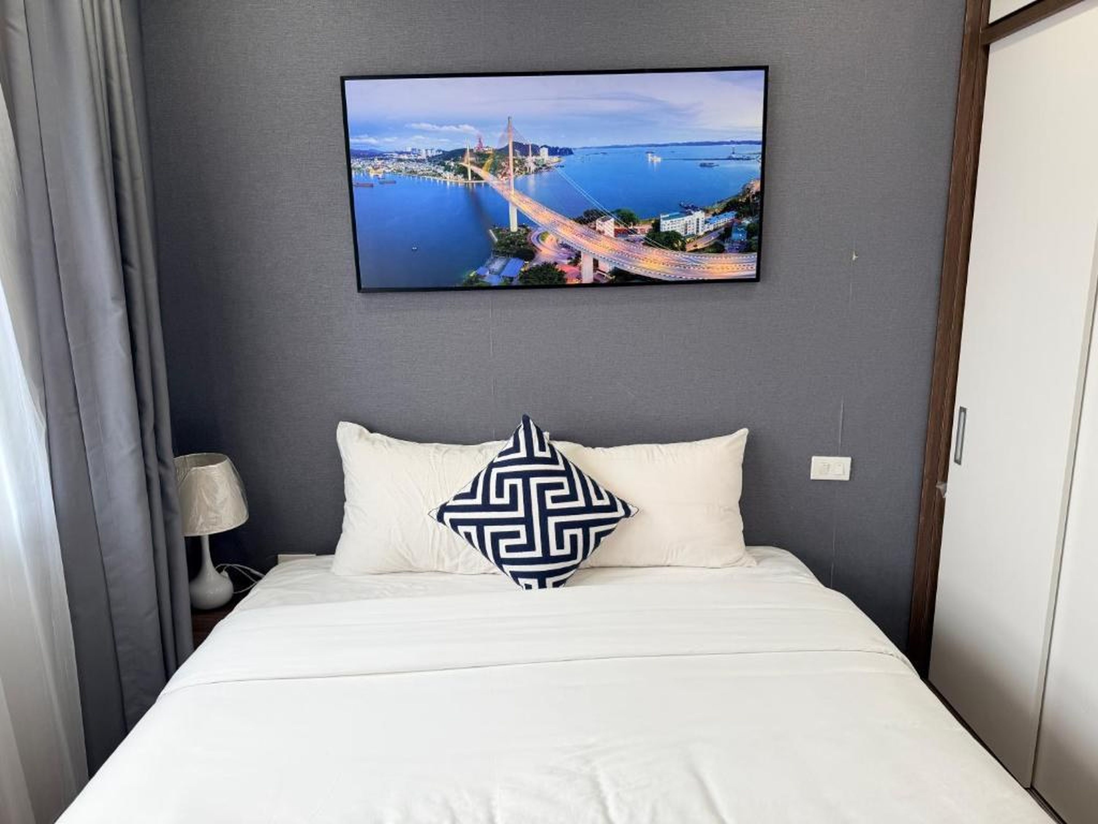 Ha Long 2BR Apartment - Spacious & Modern - Near Center - Hình 18