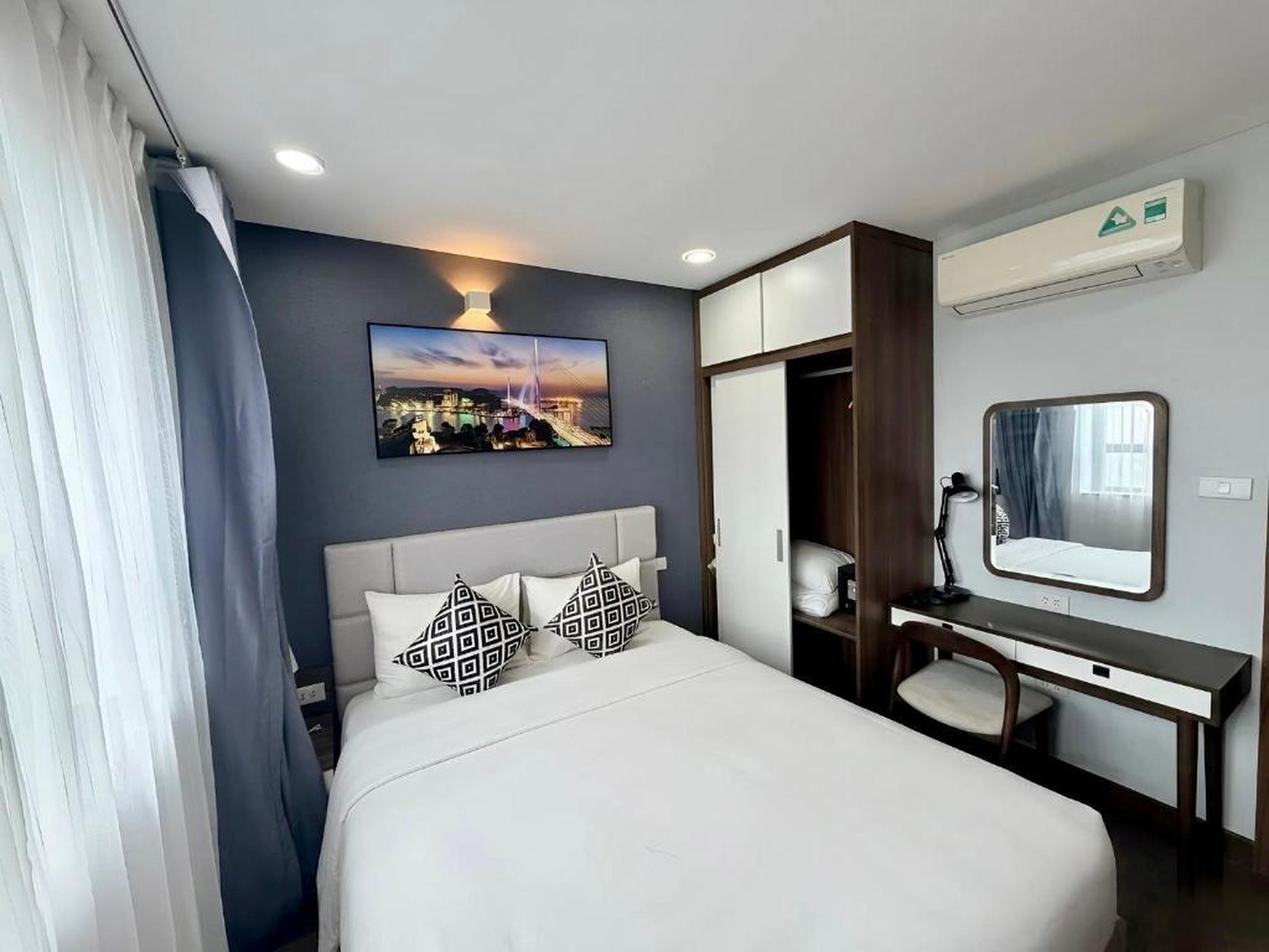 Spacious 2BR Apartment in Hon Gai Center, Ha Long - Hình 38