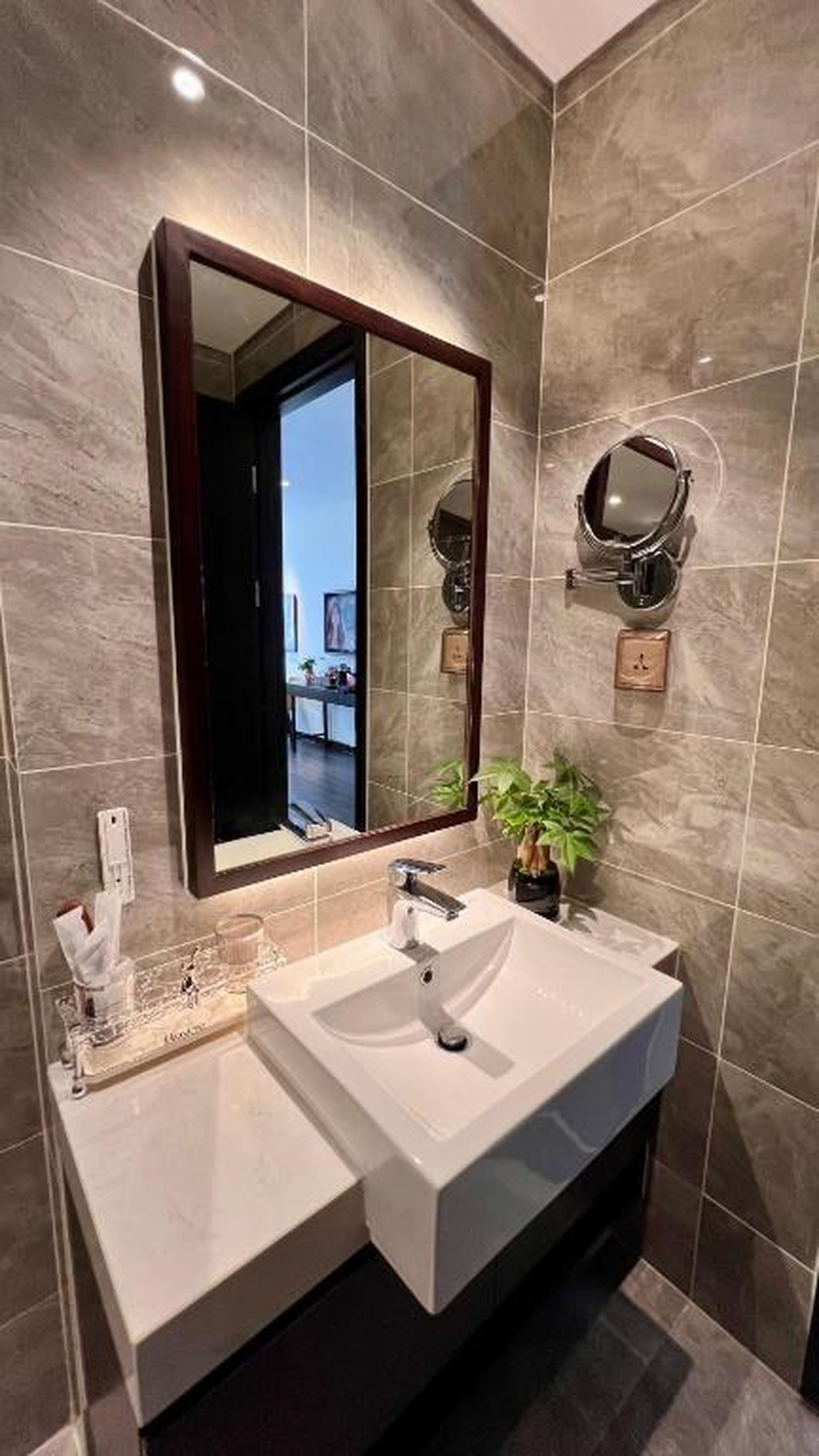 The Sapphire Ha Long Homestay - Hình 34