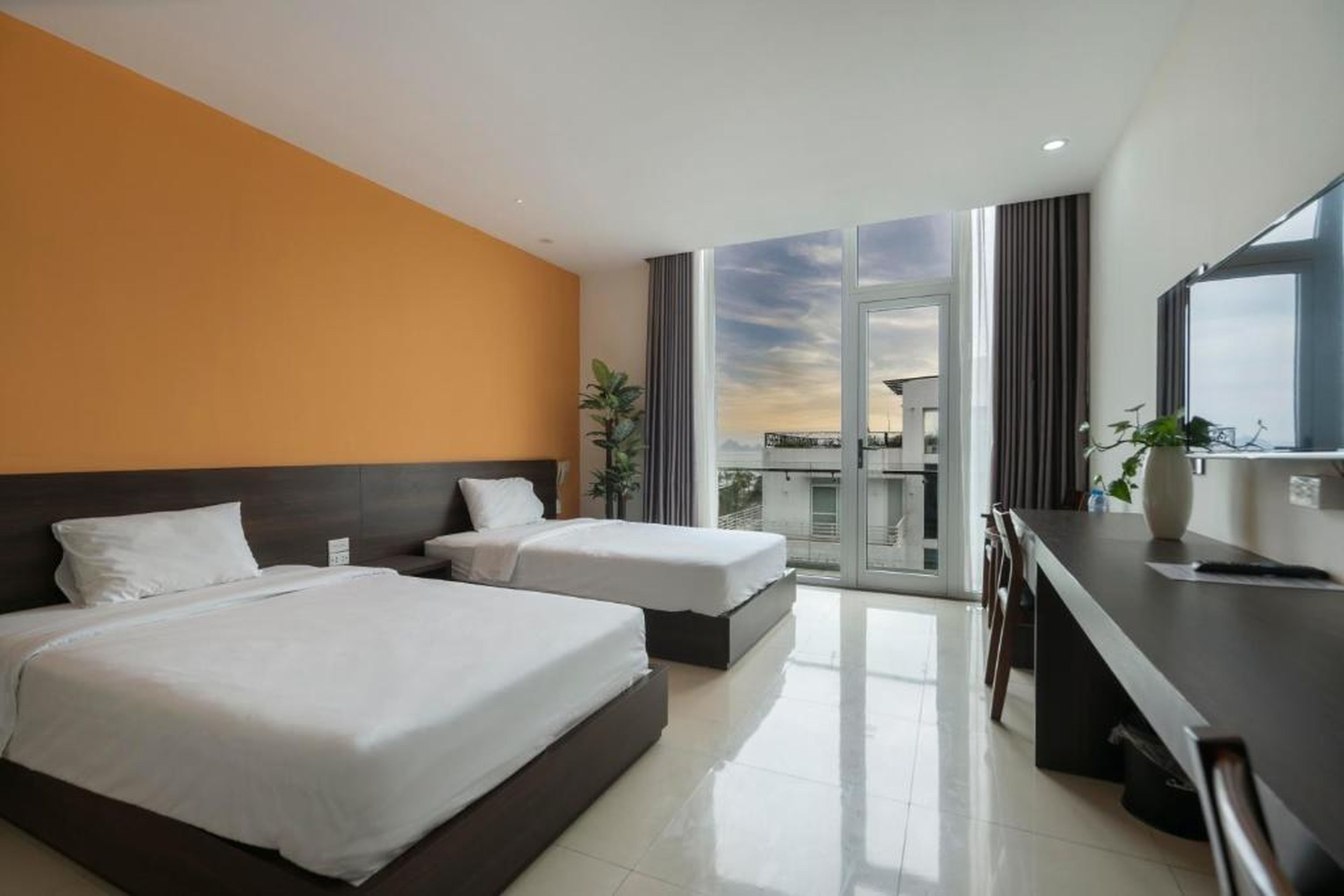 COCO Tuan Chau Hotel - Hình 22