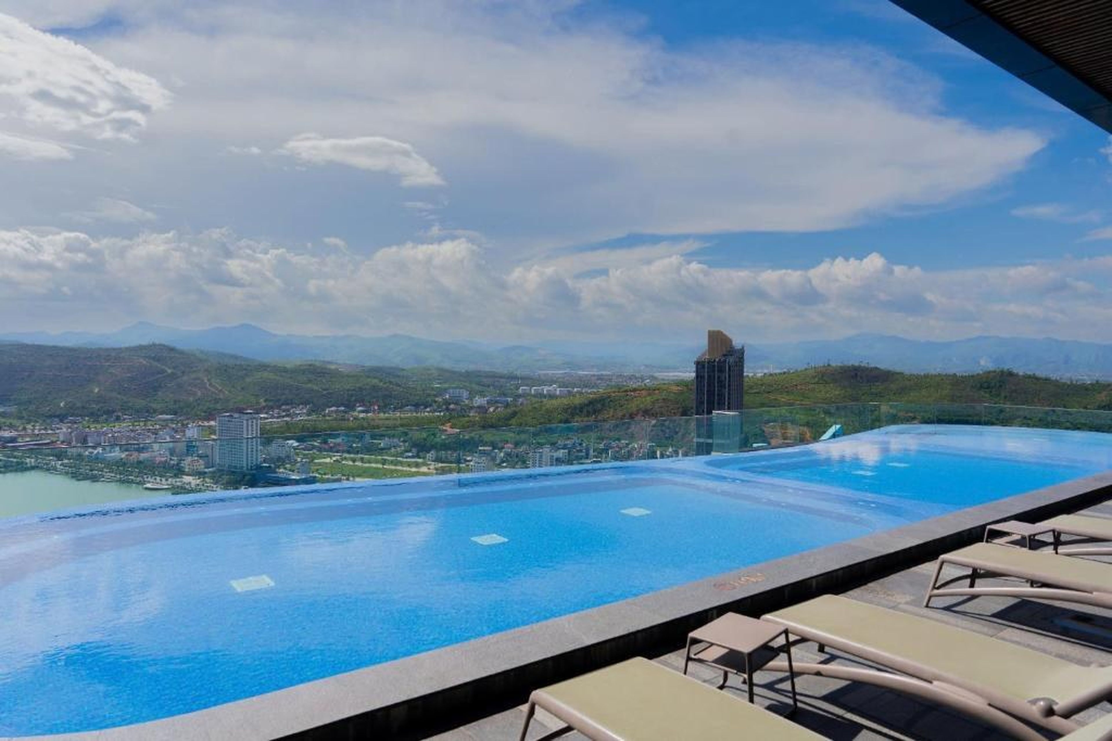 A La Carte Ha long Bay Apartment By JUNHOME - Hình 3