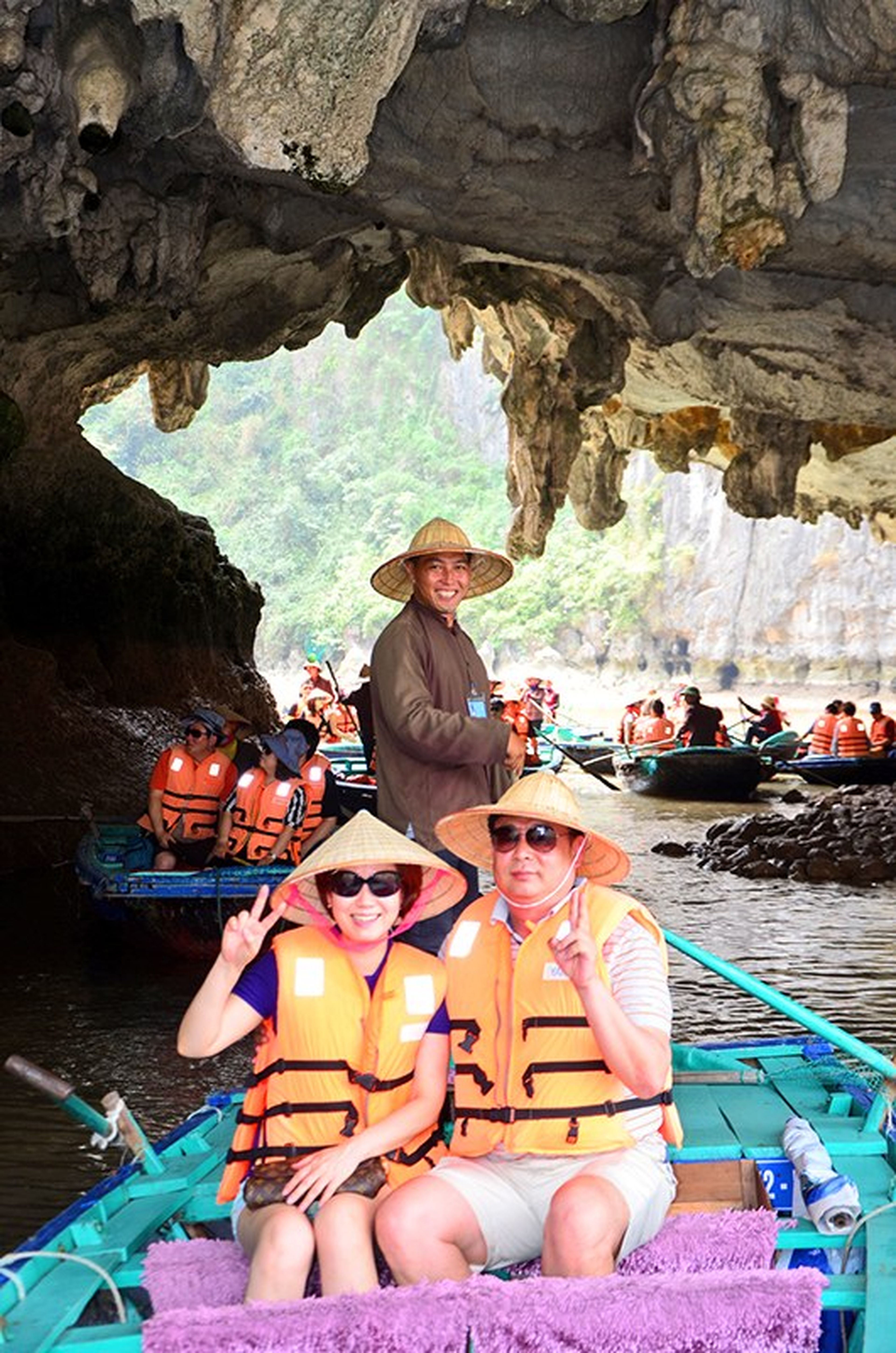 Discovering the Boat-Rowing Profession on the Bay – A “Specialty” of Ha Long Bay - Hình 13