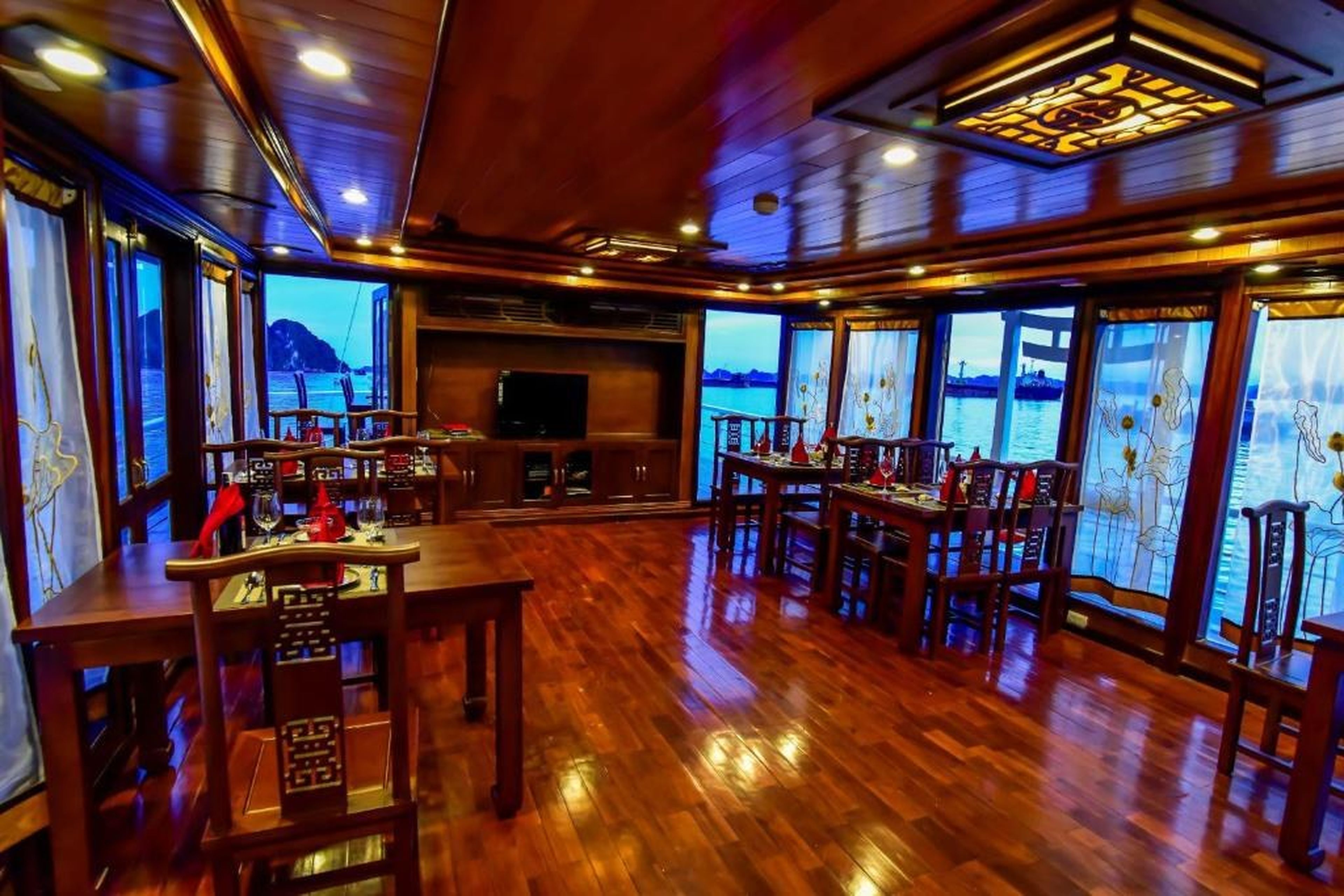 Renea Cruises Halong - Hình 38