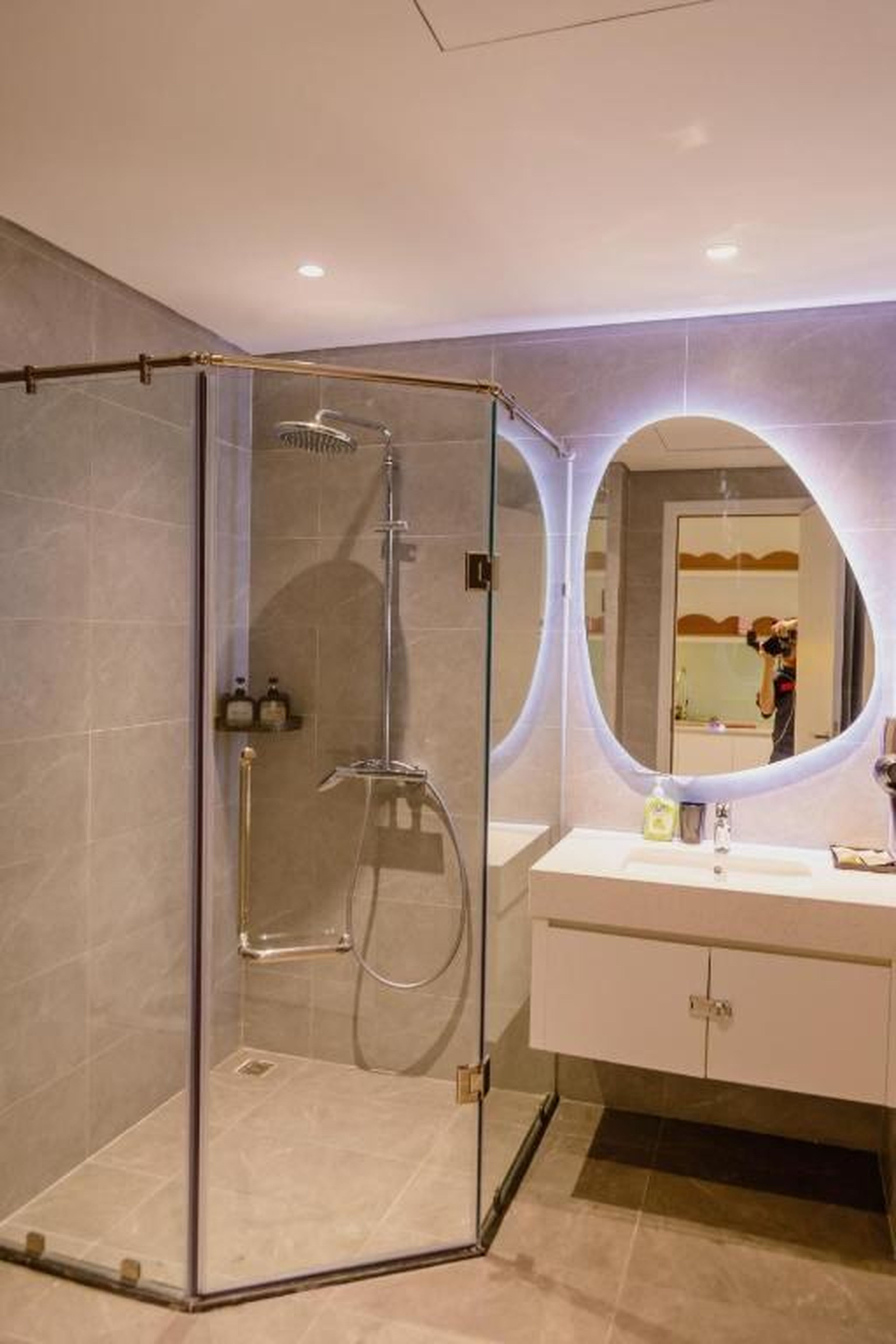 Cozy Balcony Studio Near Sun World - The Holiday Ha Long - Hình 3