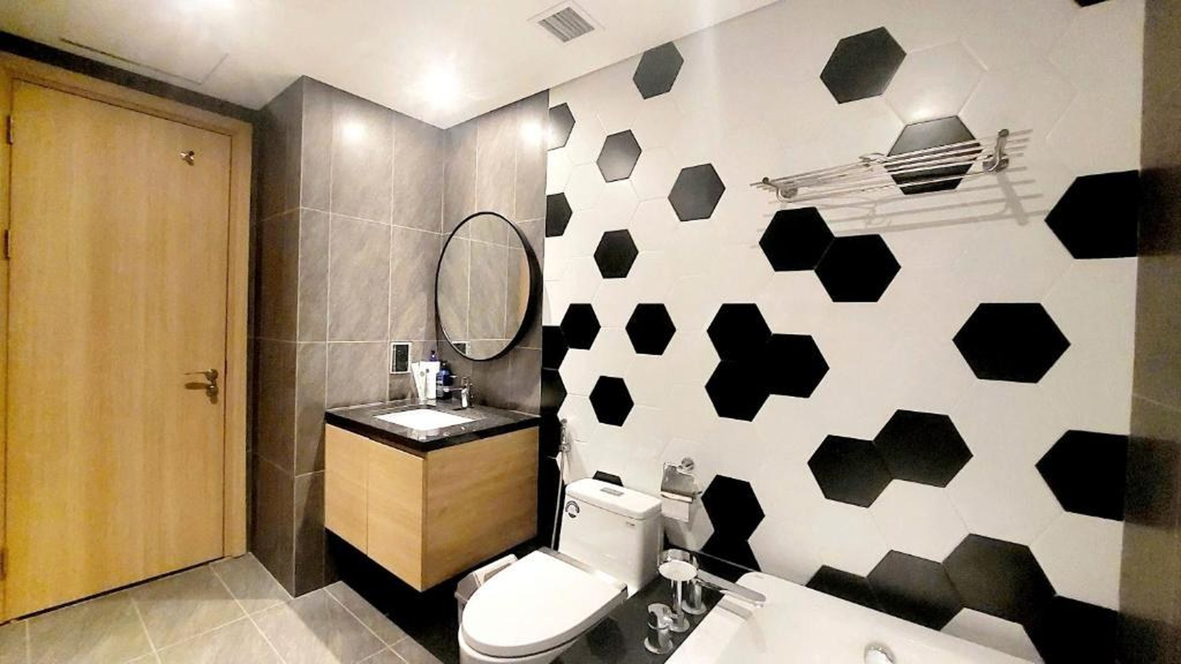 Sweet Home - Homestay apartment system at Citadines Marina Ha Long building - Hình 26