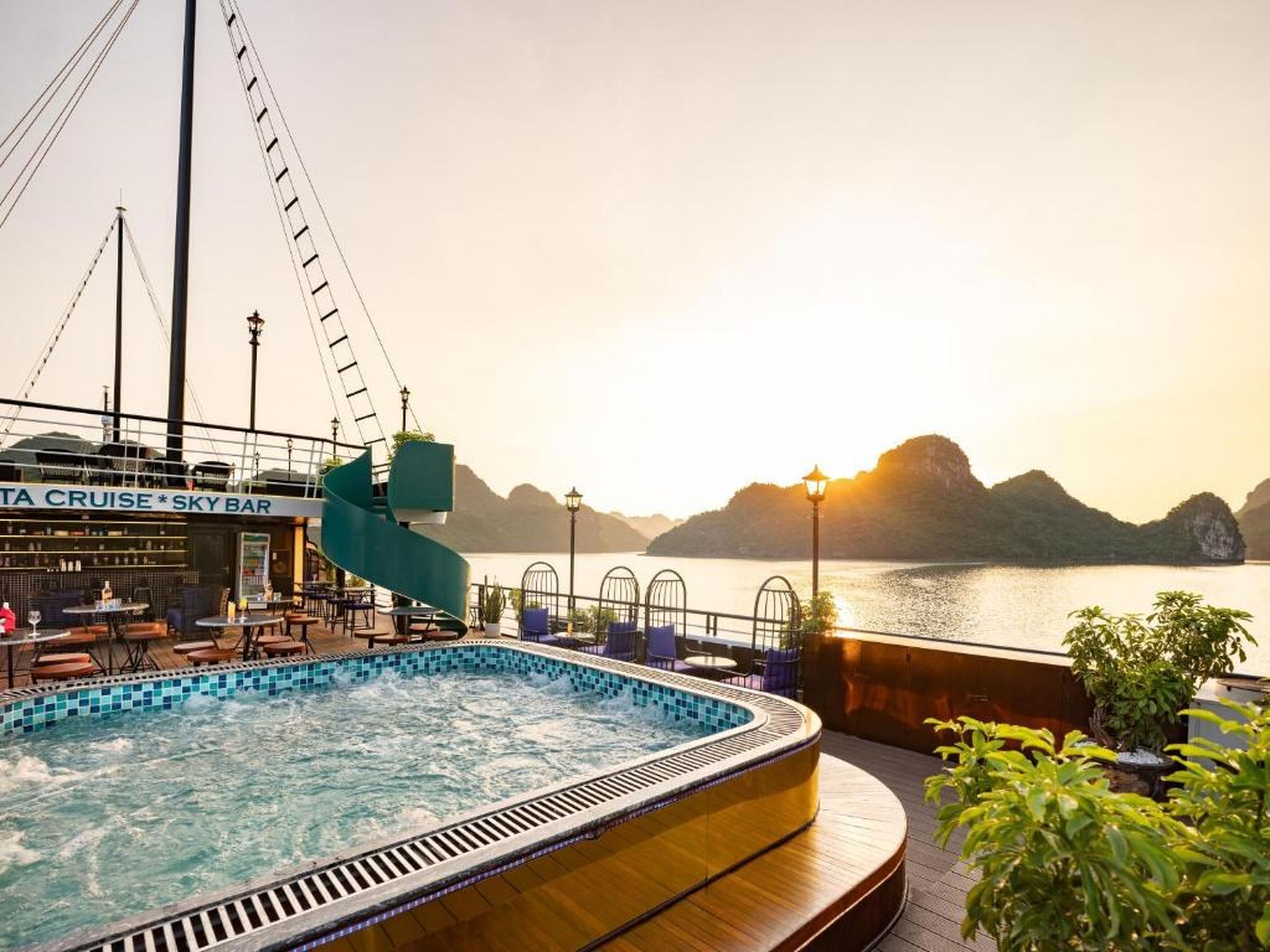 La Casta Regal 5-Star 2D1N - Lan Ha - Balcony & Bathtub Ocean View - Hình 34