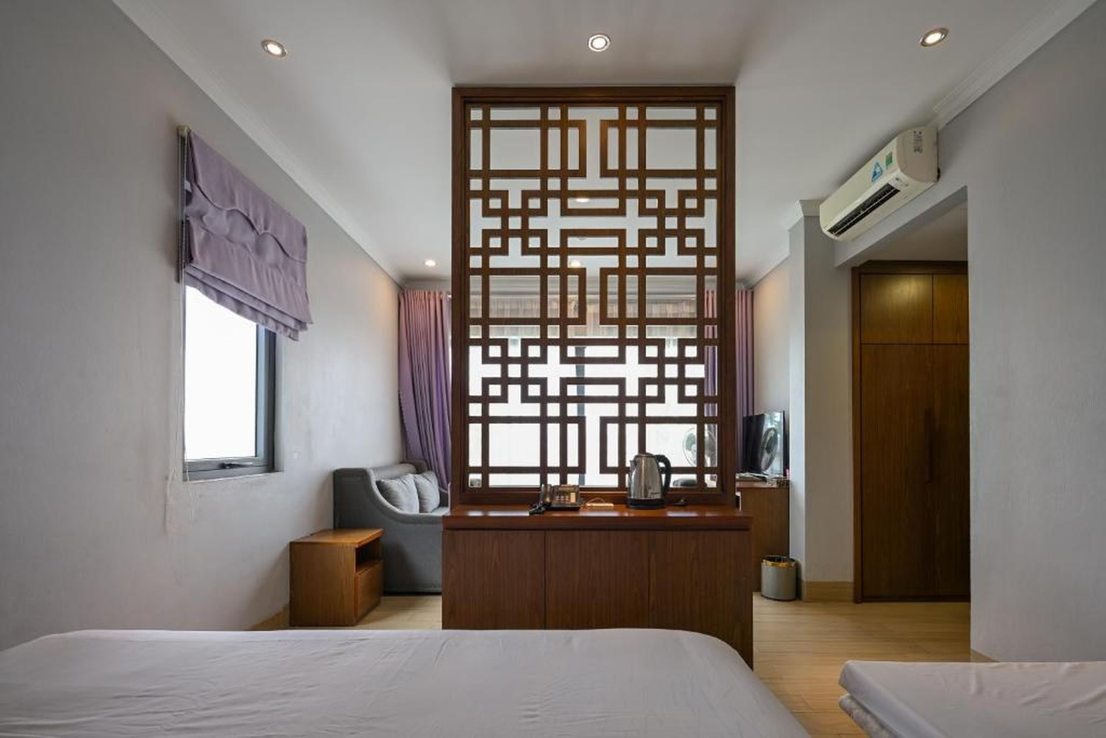 The Confetti Hotel Ha Long - Hình 14