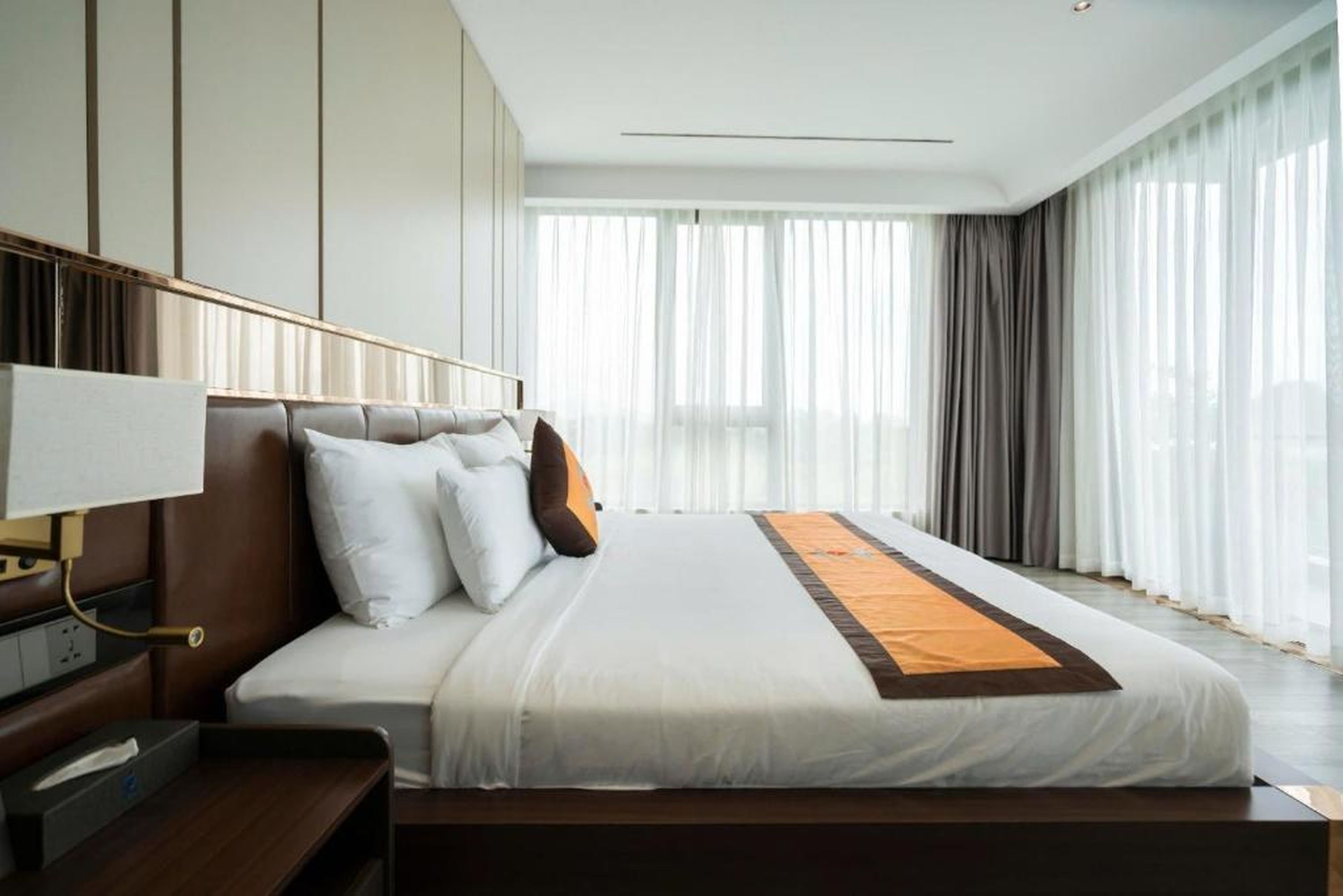 Ruby Hotel Van Don - Hình 16
