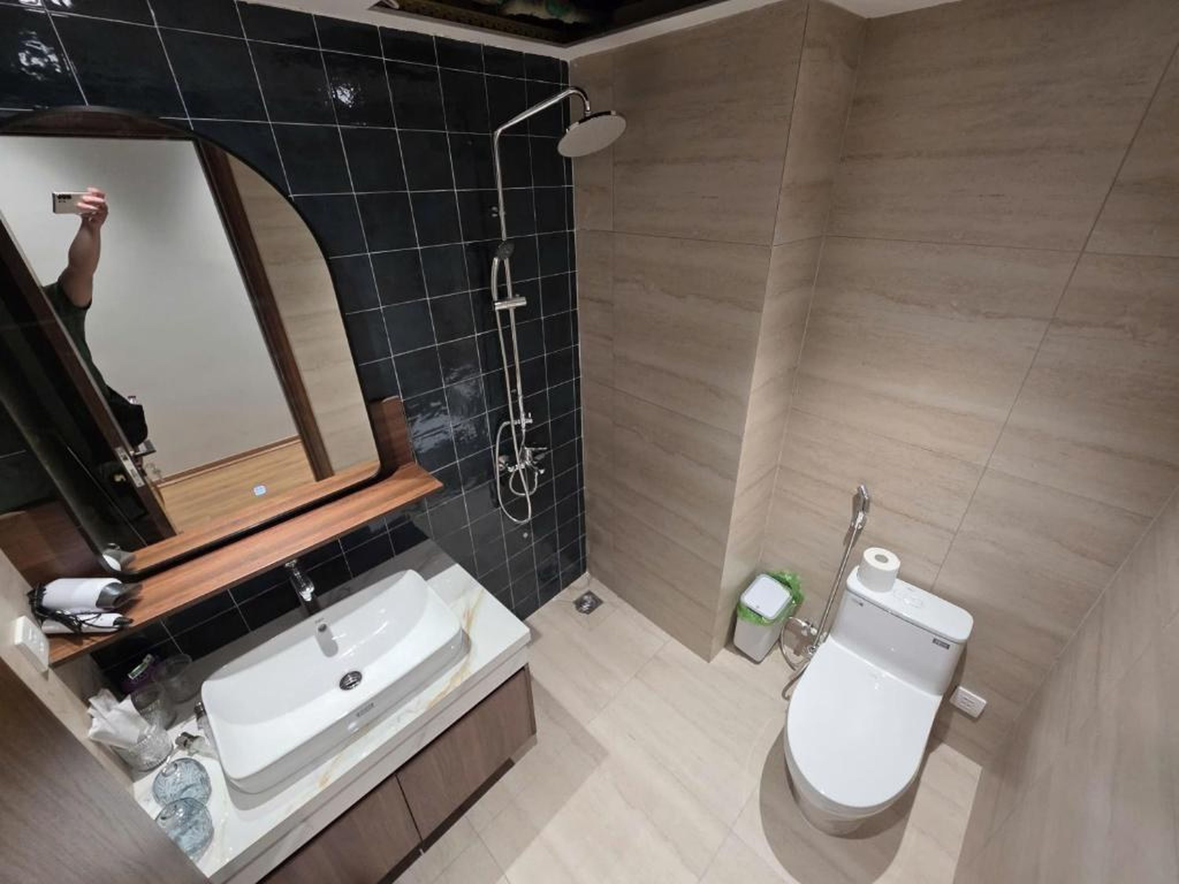 Cozy Nest Homestay Ha Long - Hình 3