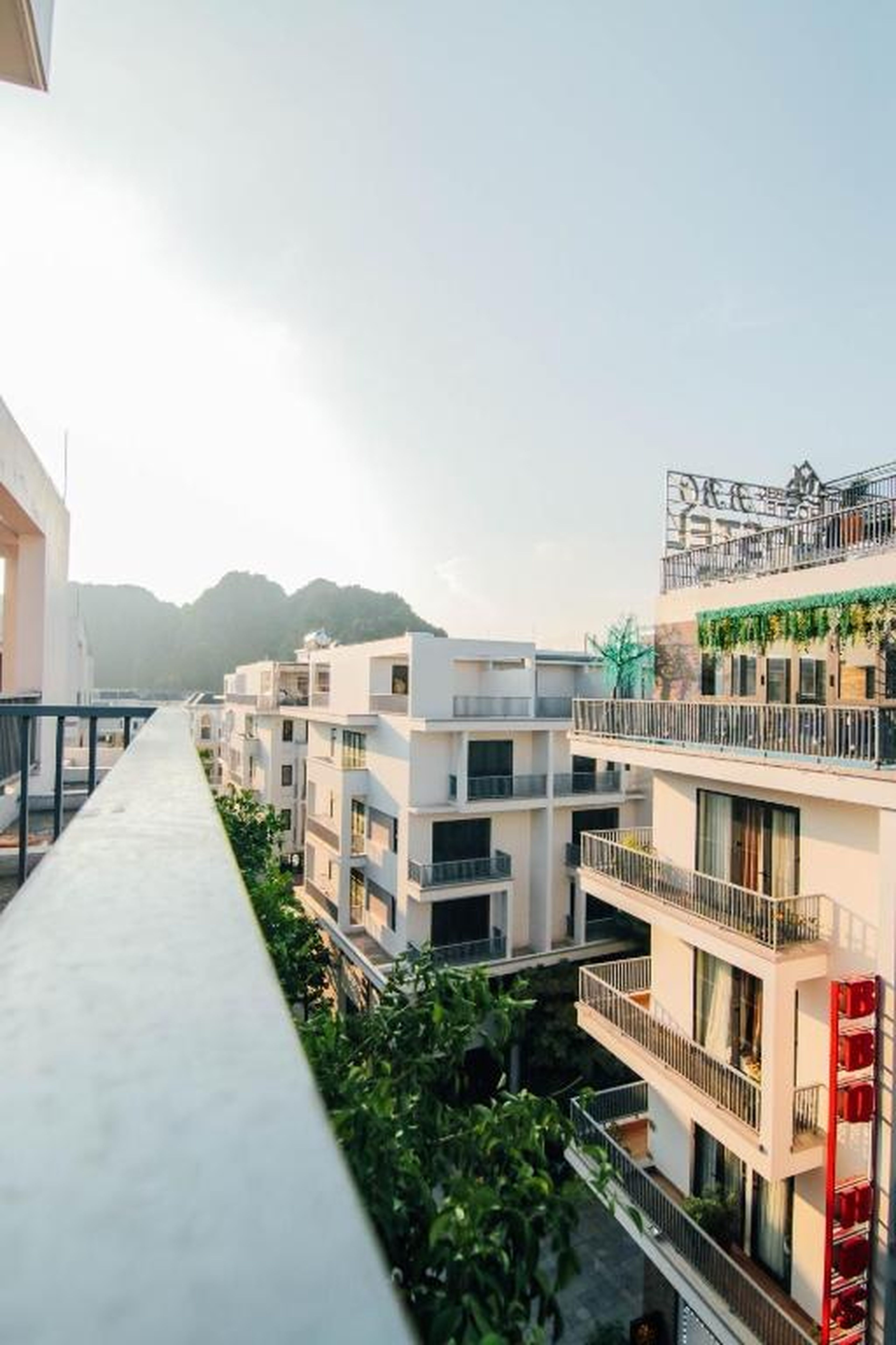 Topone Halong Hotel - Hình 1