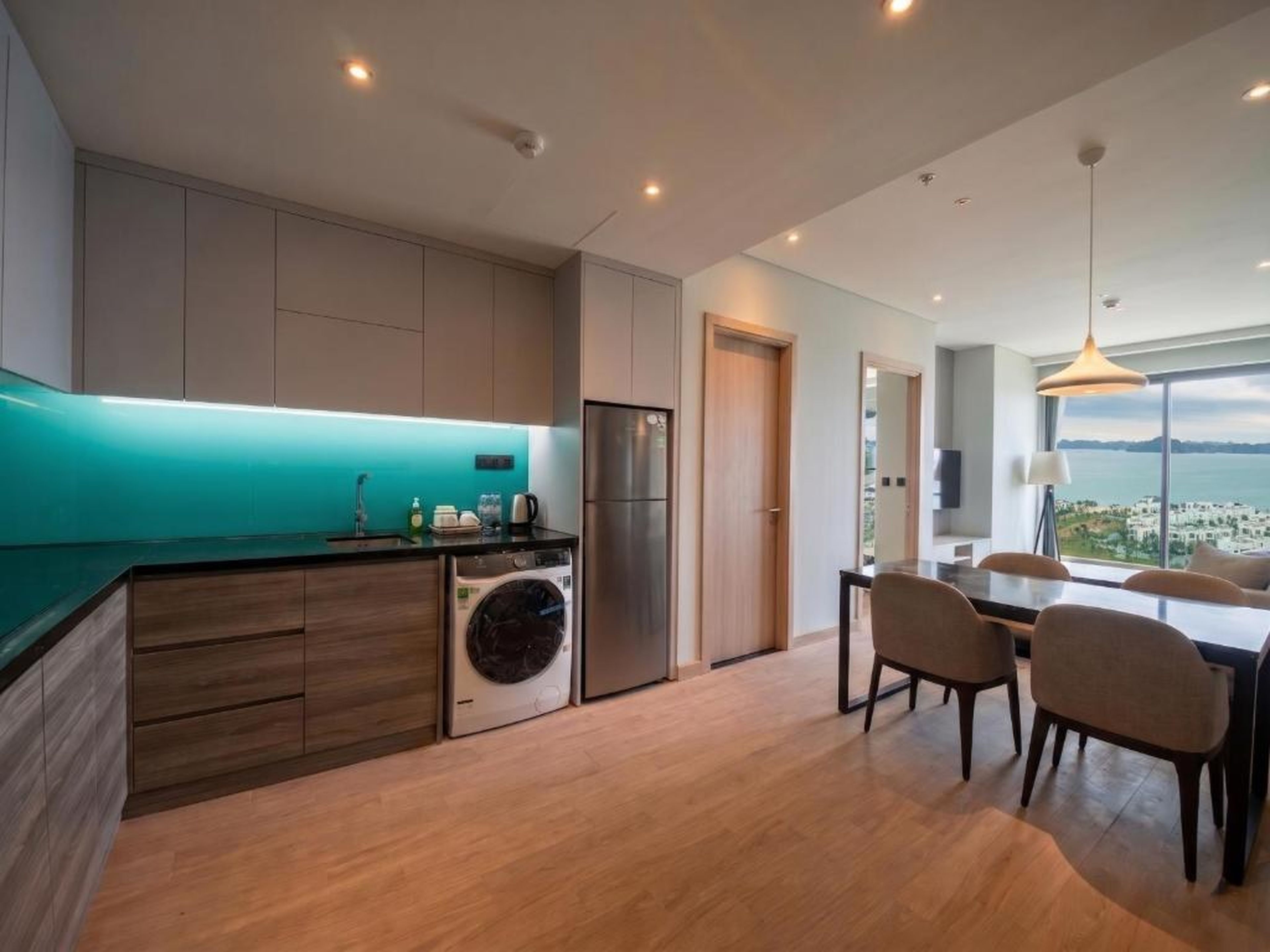 Residence By the Ha Long Beach Citadines Marina 1BR - Hình 12