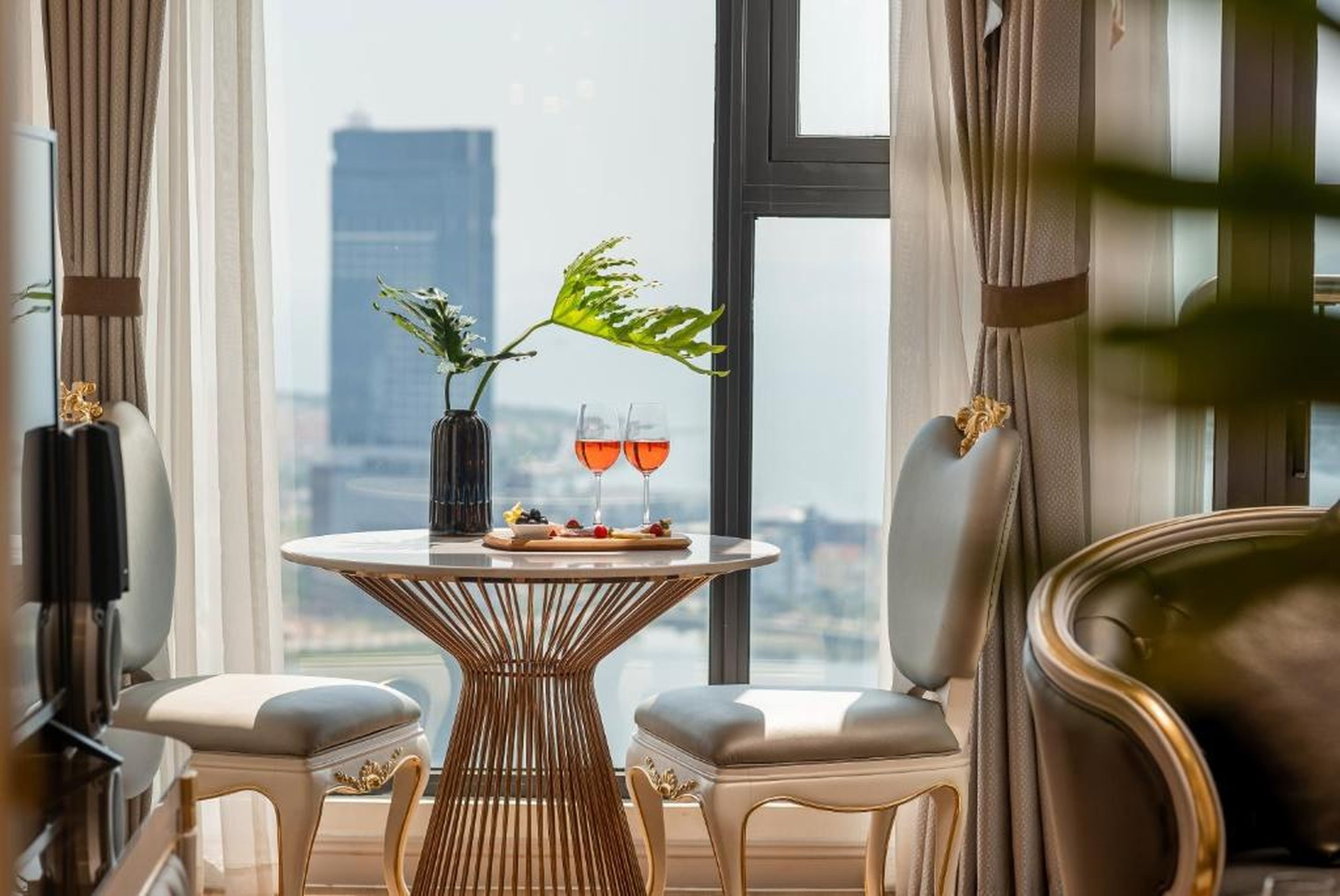 DeLaSea Ha Long Hotel - Modern Bayview Escape - Hình 38