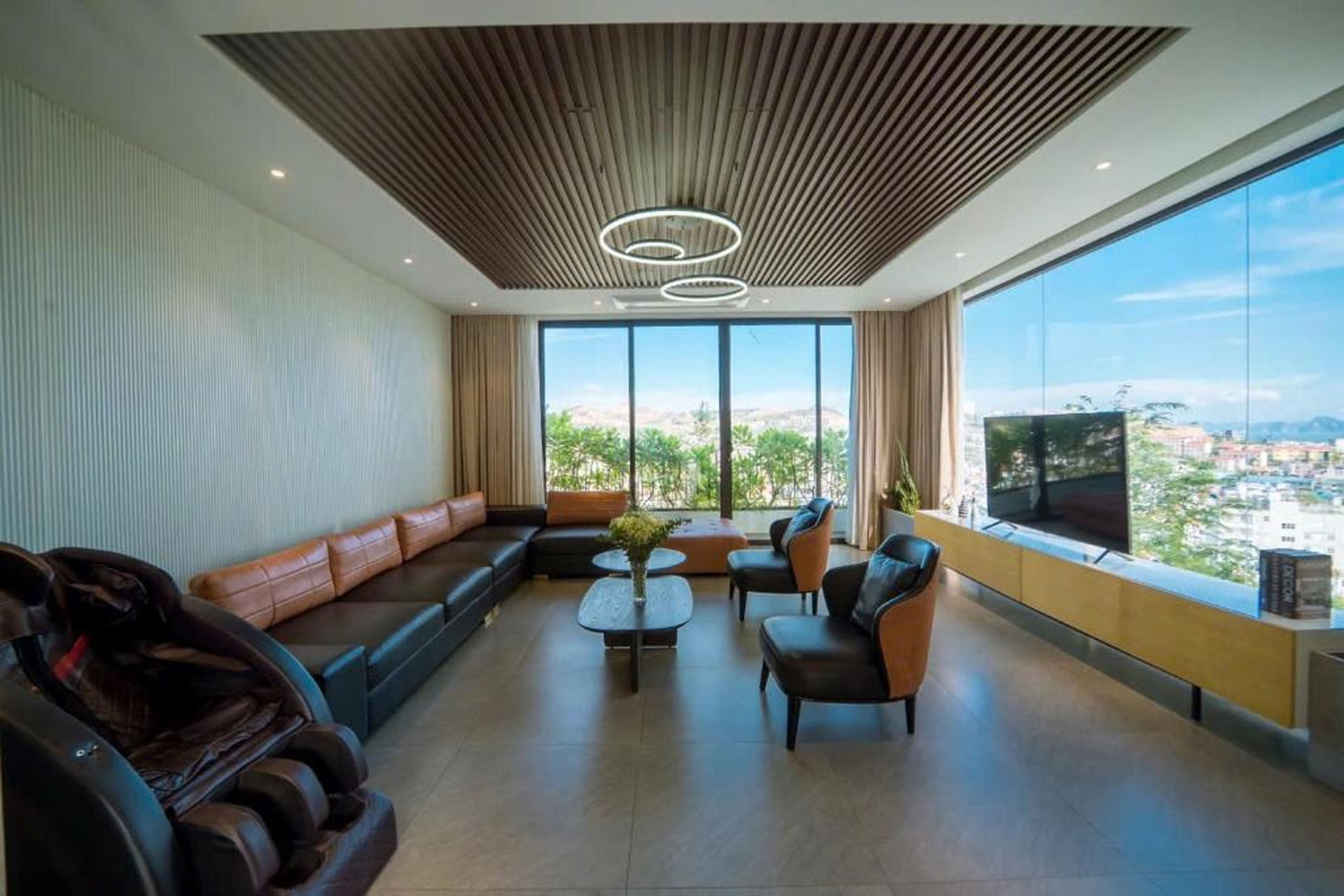 Villa 11 phòng ngủ, bể bơi riêng, phòng karaoke, Bãi Cháy, Hạ Long - Hình 5