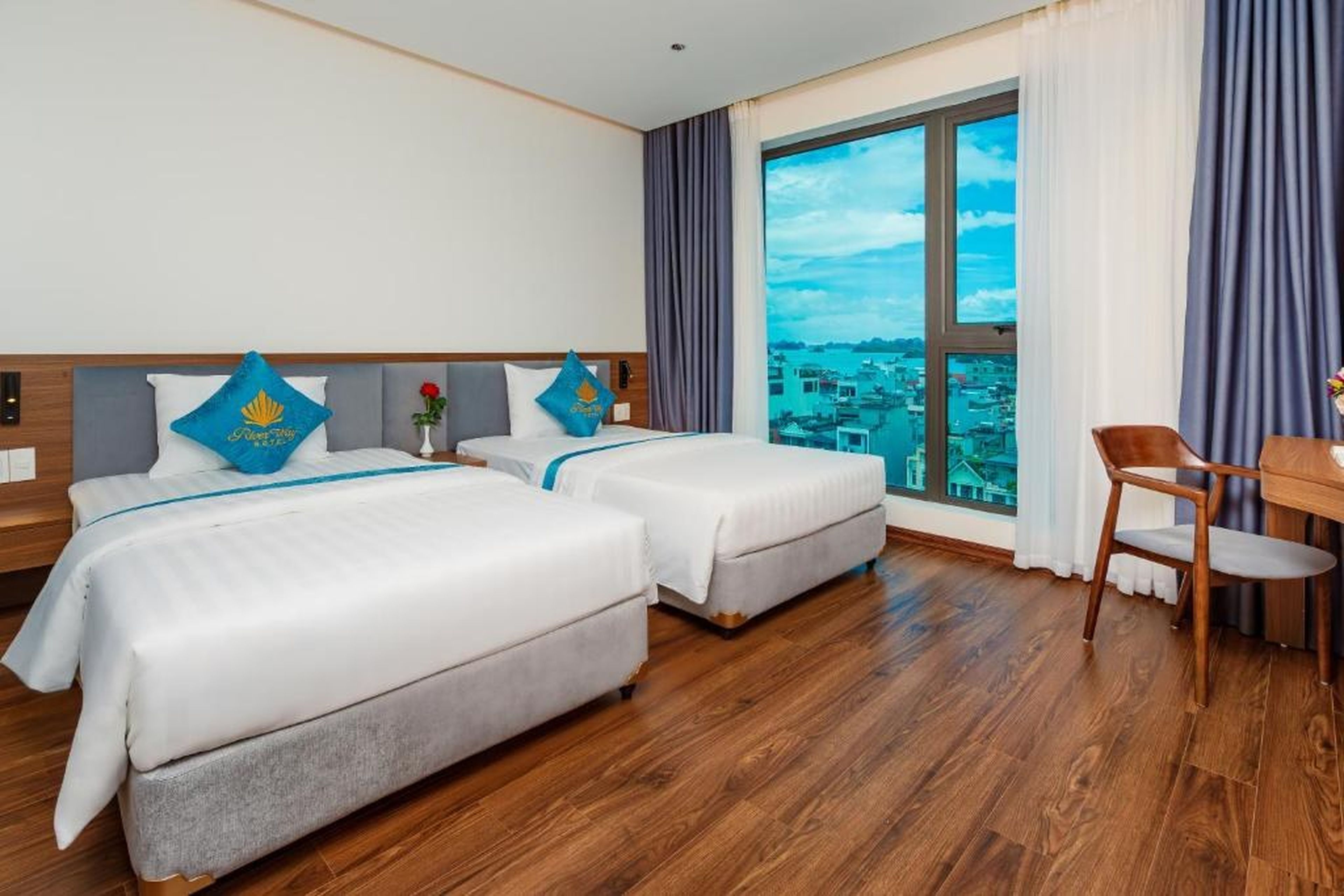 River Way Hotel Ha Long - 500m to Beach - Hình 24