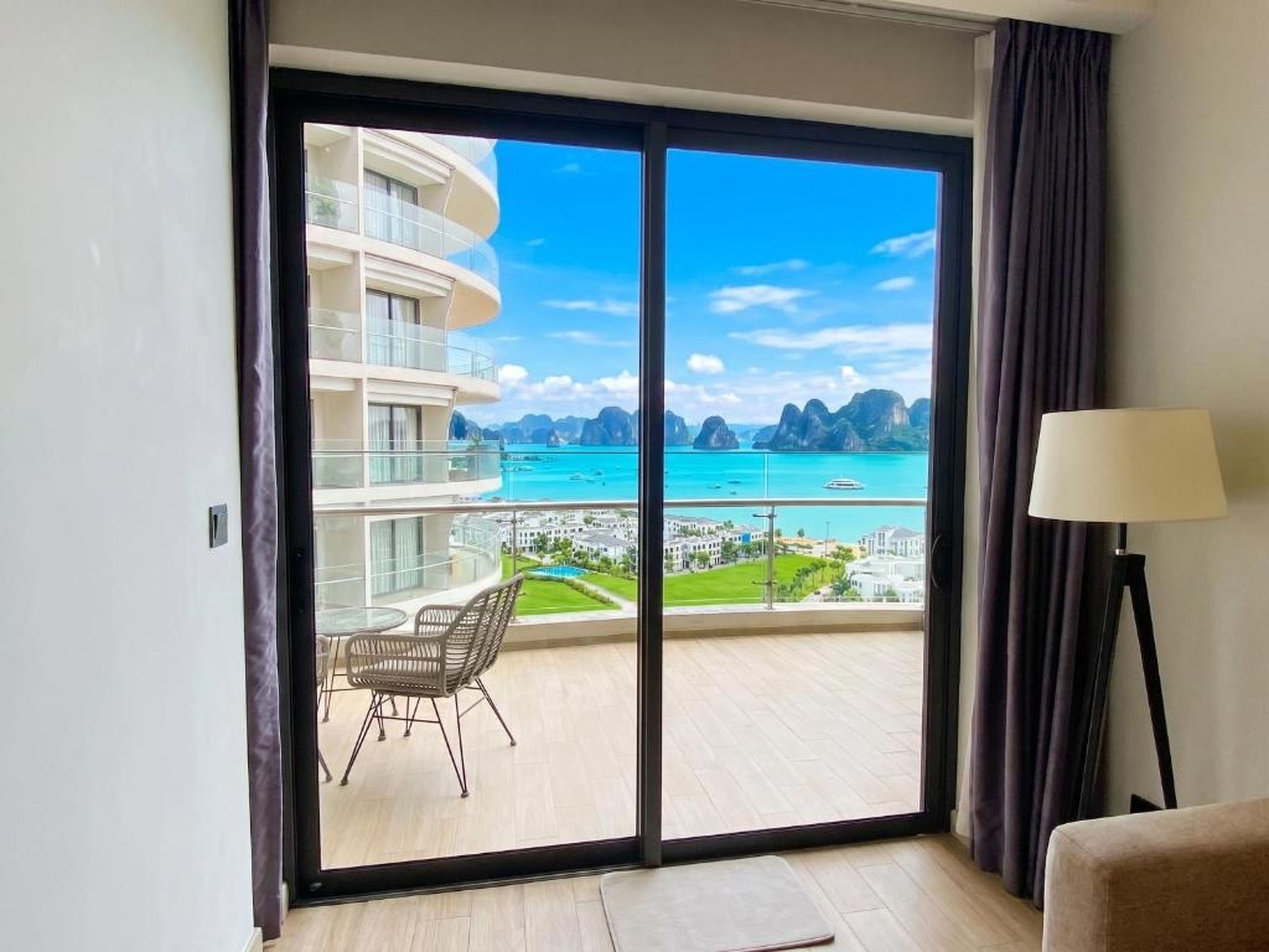 Residence By the Ha Long Beach Citadines Marina 1BR - Hình 30