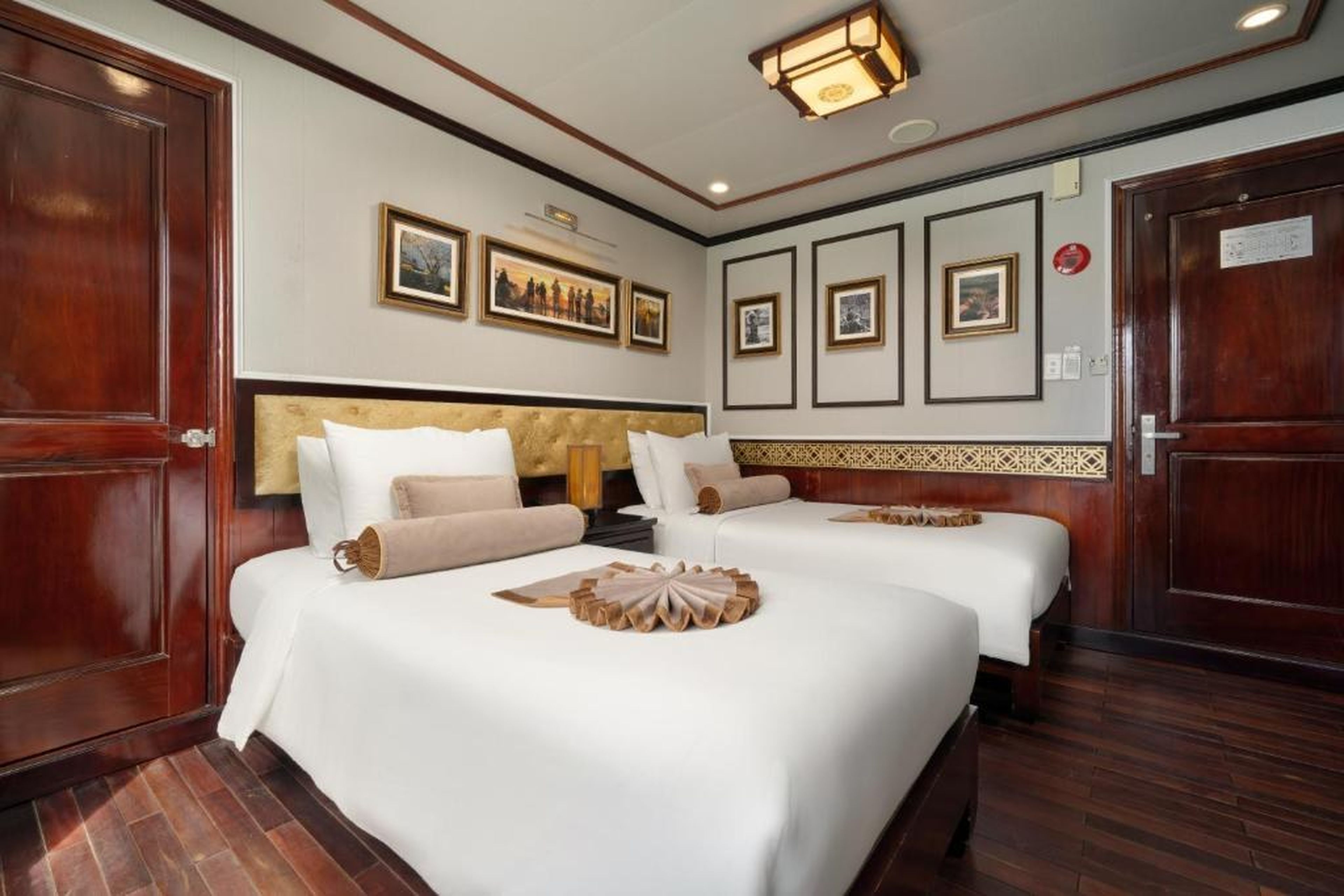 Swan Cruises Halong - Off-the-Beaten-Path Route - Hình 11