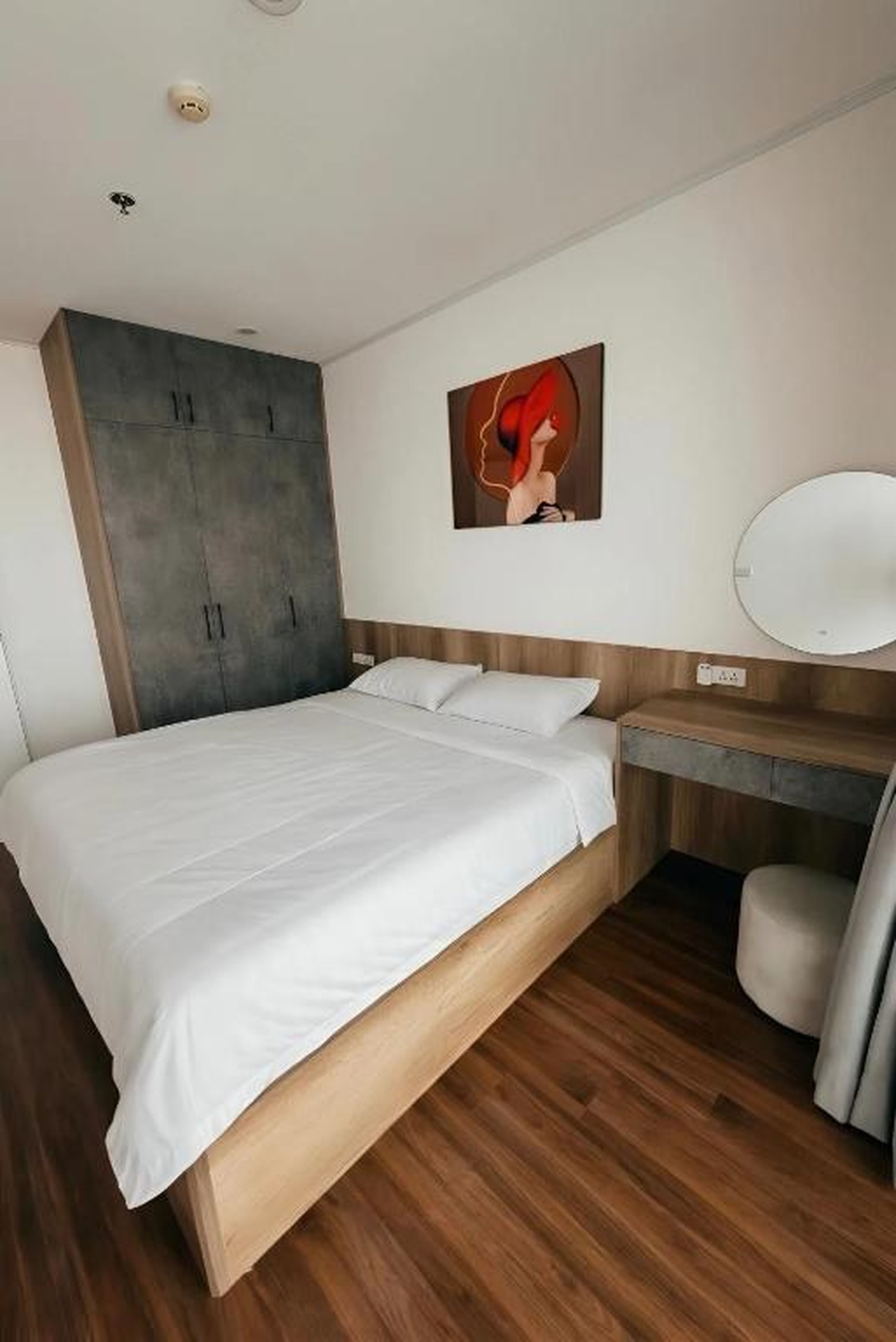 Family - Friendly 2BR Sea View Apartment - Green Diamond Ha Long - Hình 17