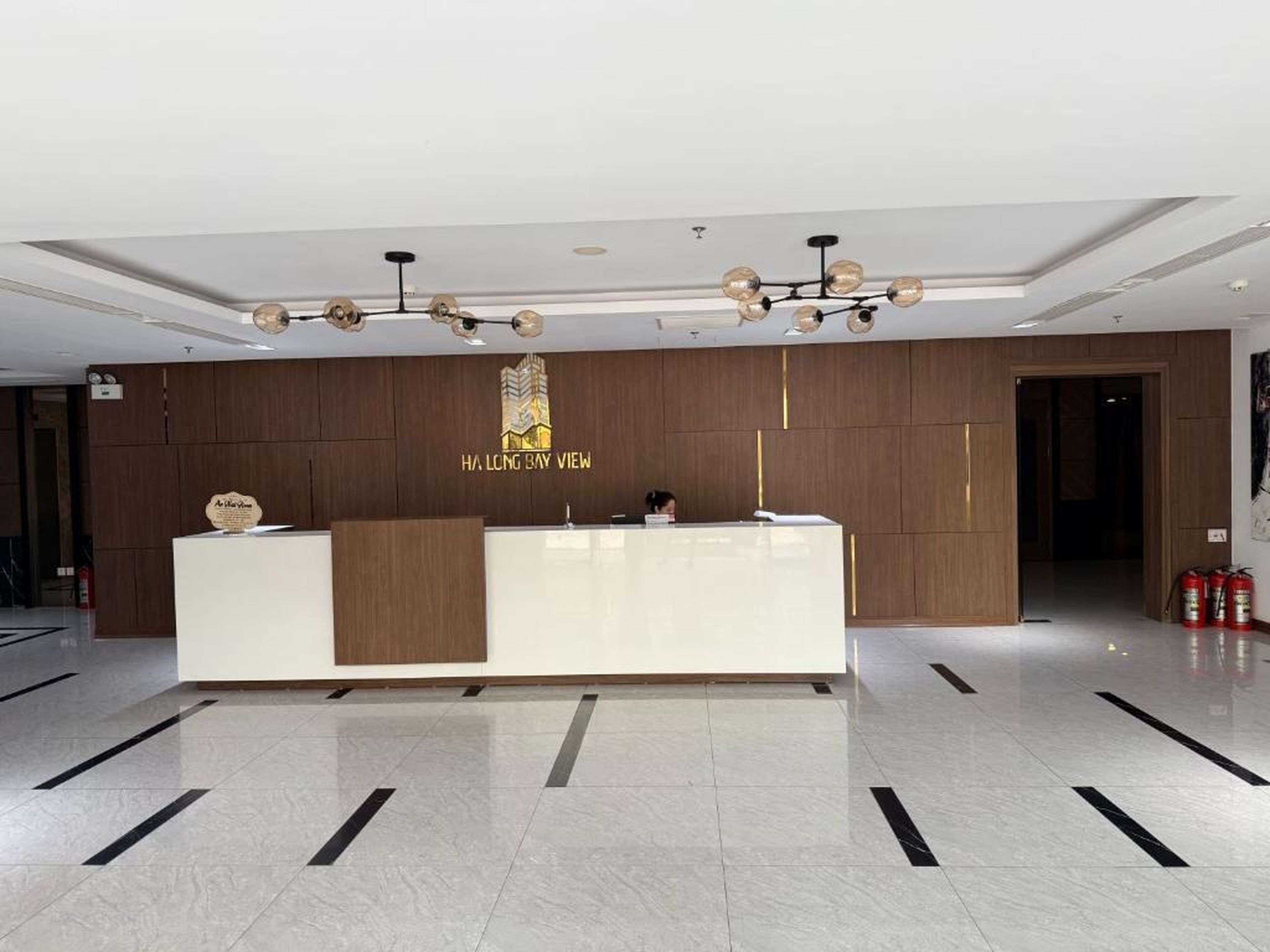 Ha Long 2BR Apartment - Spacious & Modern - Near Center - Hình 10
