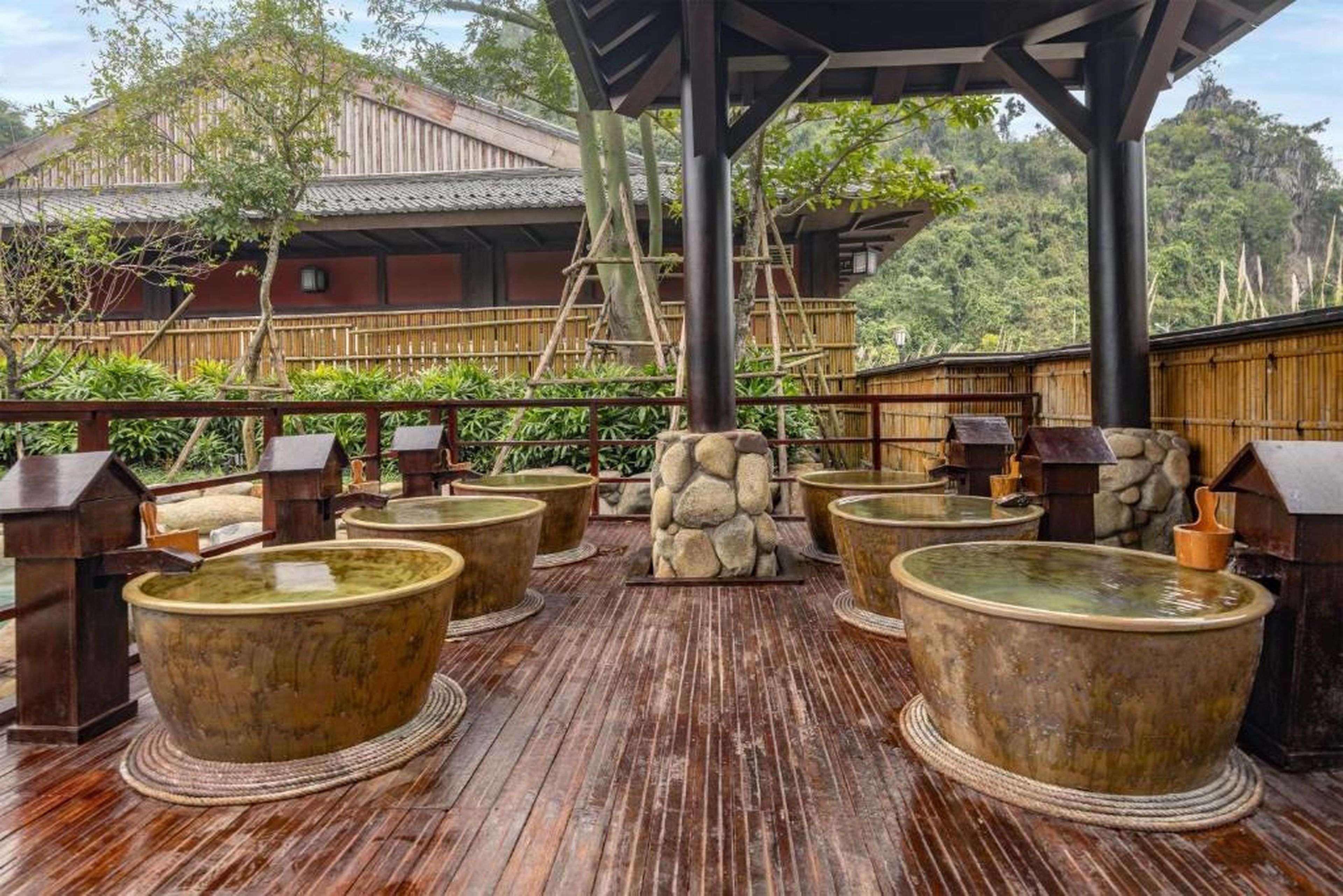 Hilton Quang Hanh Onsen Resort - Hình 9