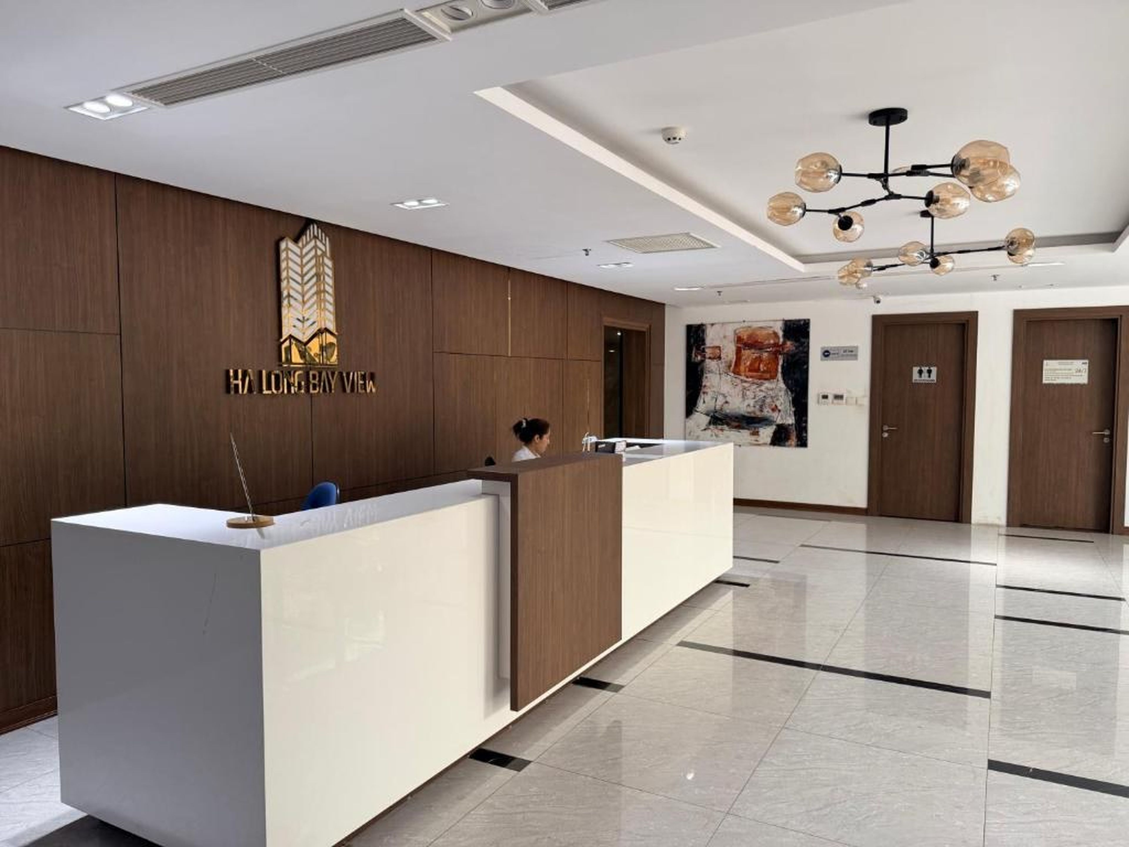 Ha Long 2BR Apartment - Spacious & Modern - Near Center - Hình 17