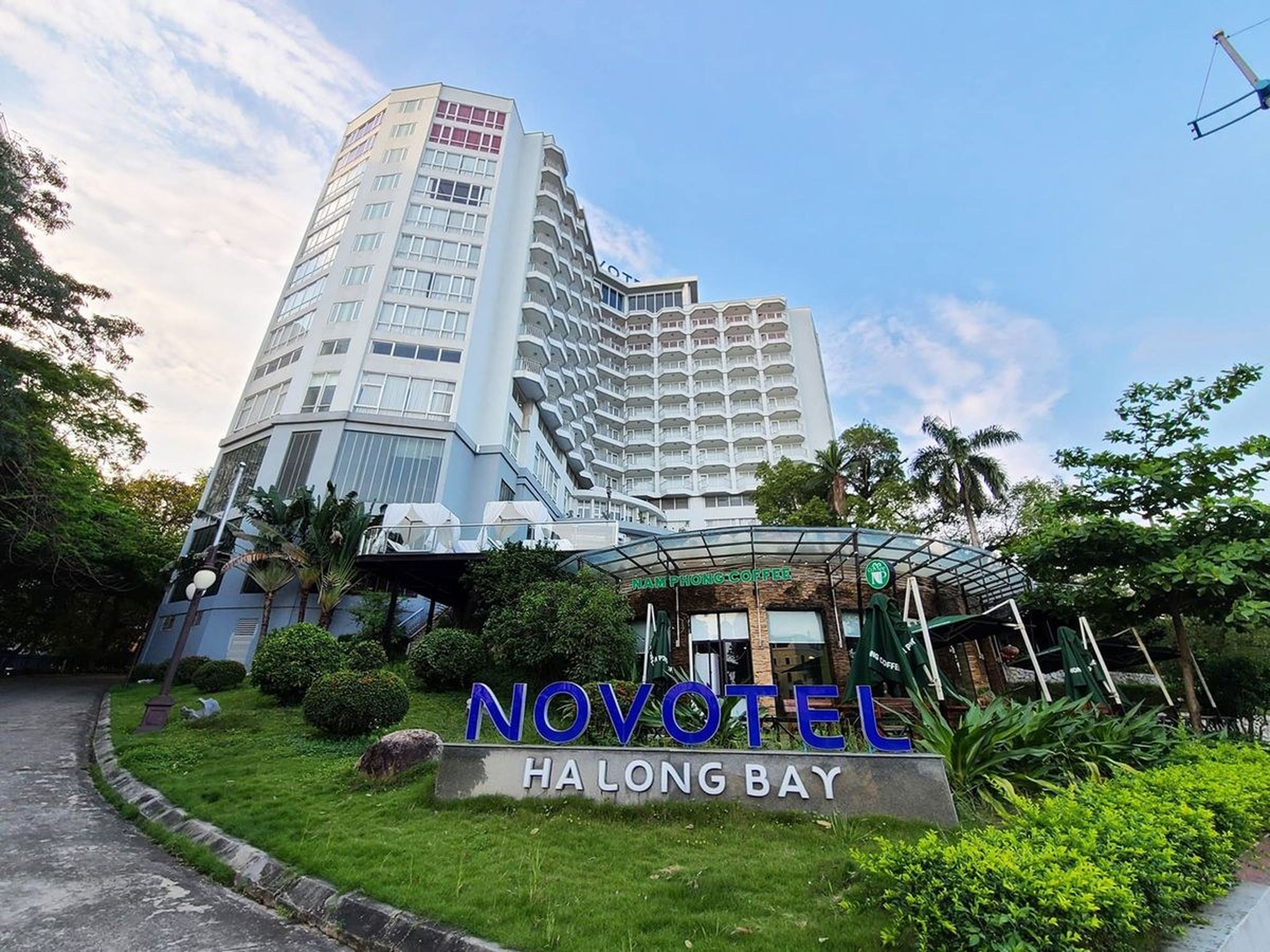 Nhà hàng The Square Hạ Long - Nhà hàng, quầy bar đẳng cấp 4 sao - Hình 8
