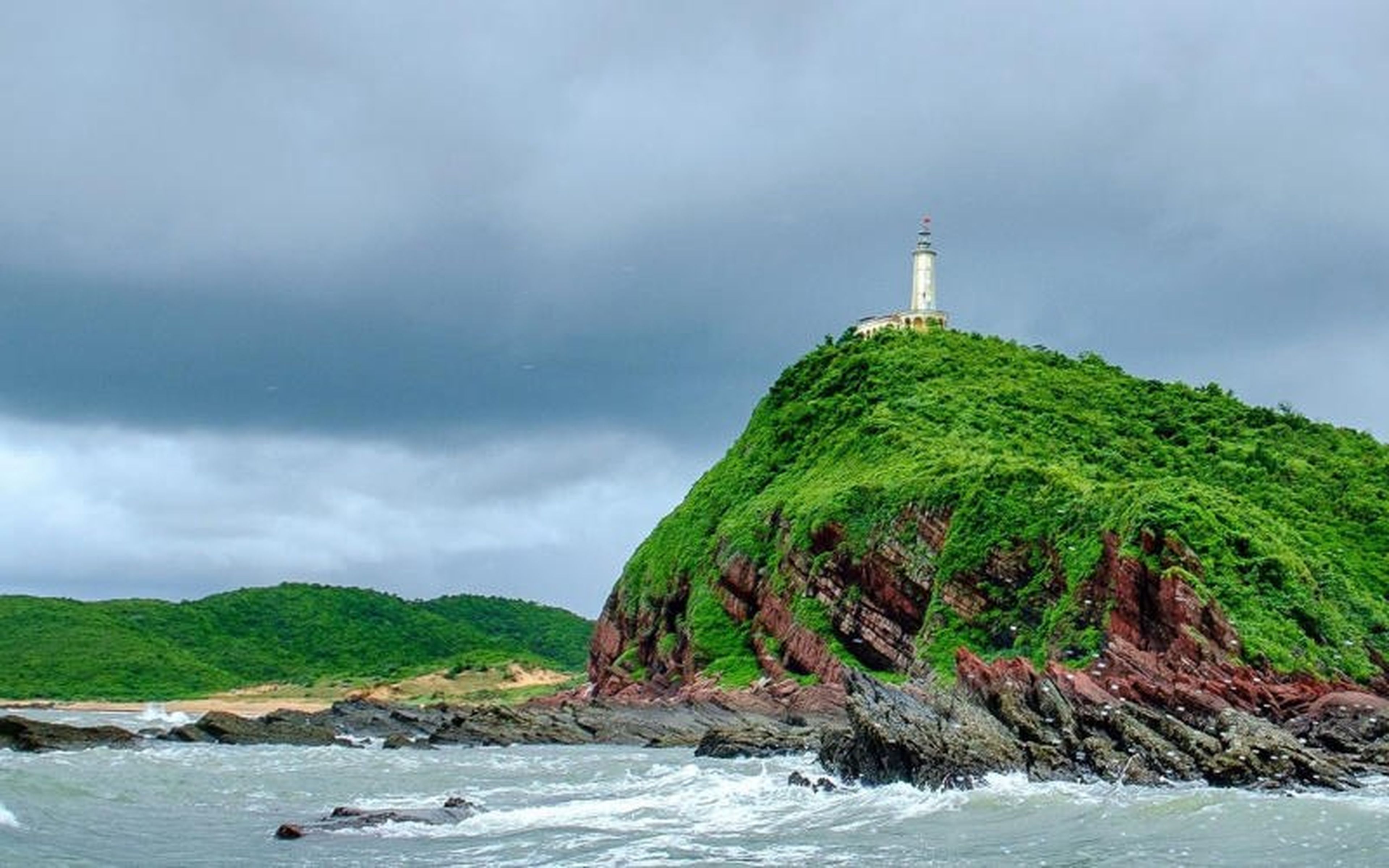 Khám phá Đảo Vĩnh Thực đầy nắng và gió ở Quảng Ninh - Hình 3