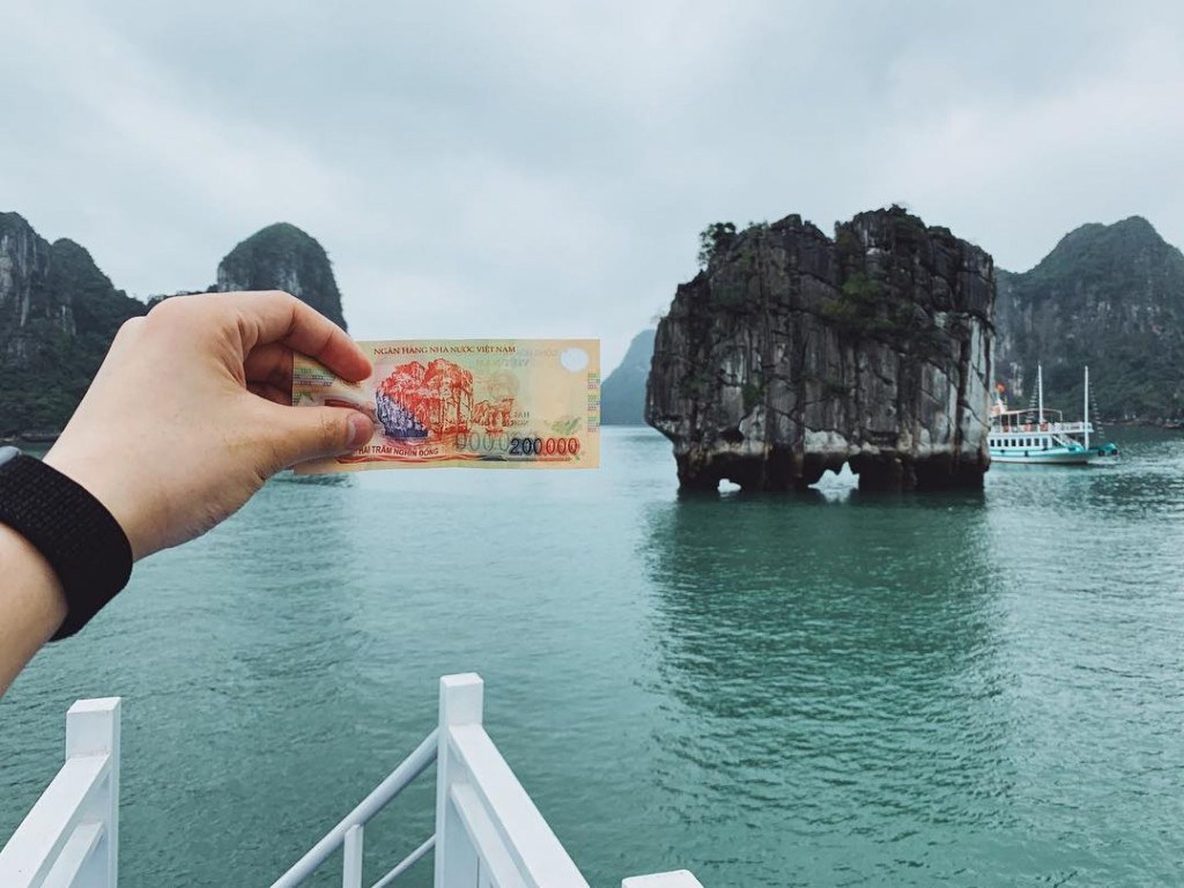 1-Day Ha Long Tour: Luxury Leisure on Hana Premium Cruise - Hình 5