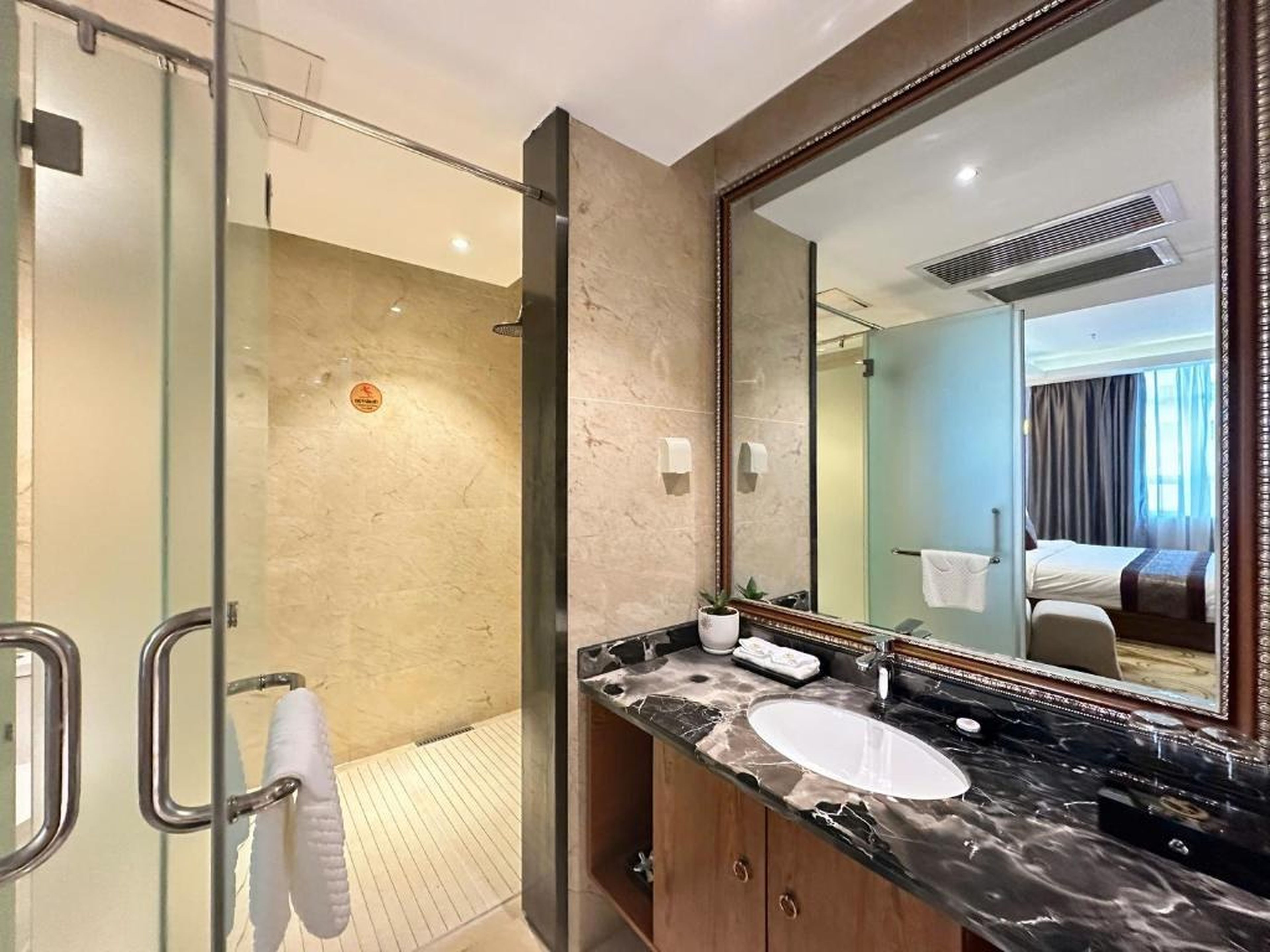 Hồng Vận Grand Hotel Móng cái - Hình 21