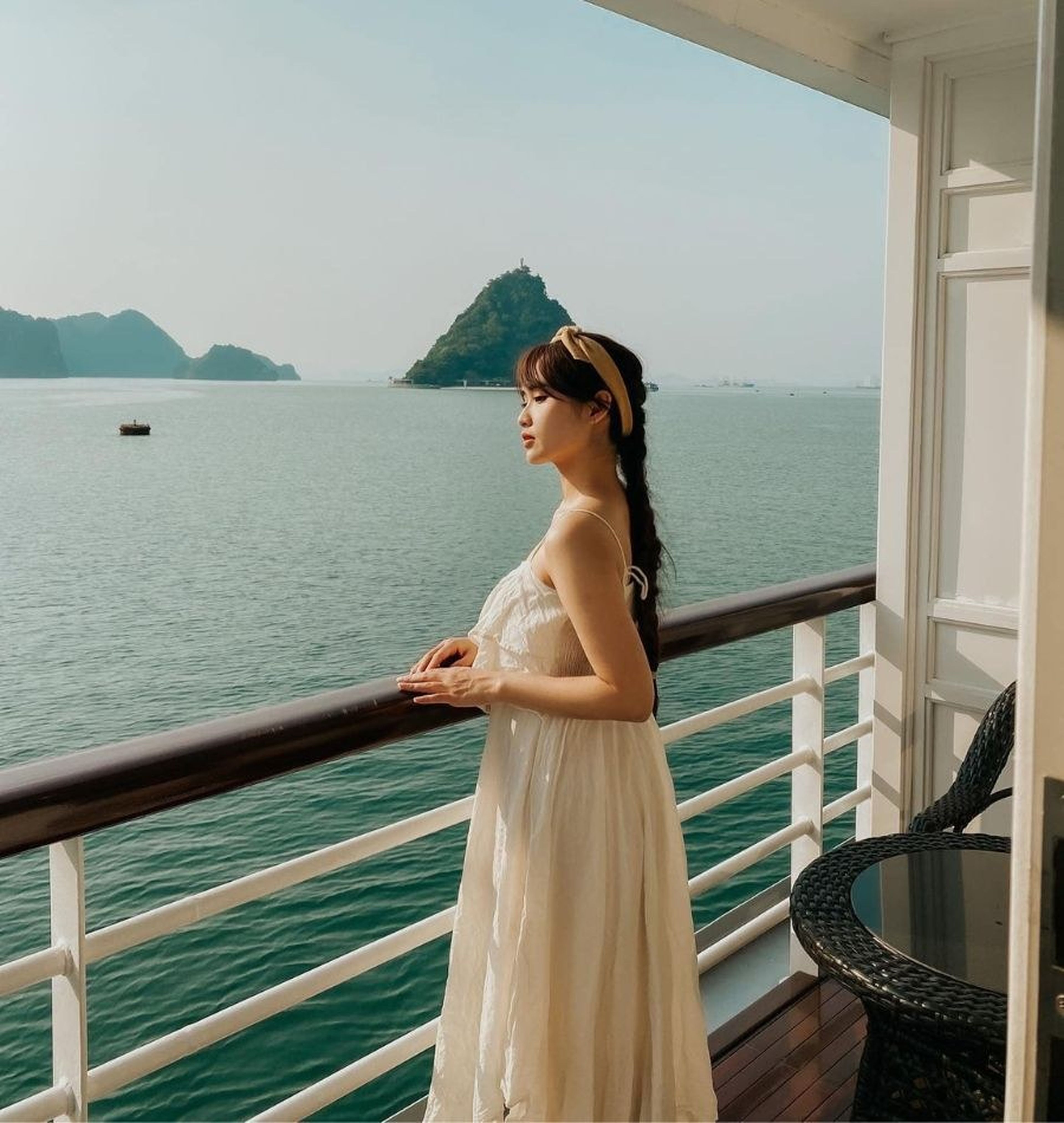 Khám phá Vịnh Hạ Long đẹp quên lối về cùng cô nàng Phan Hằng - Hình 2