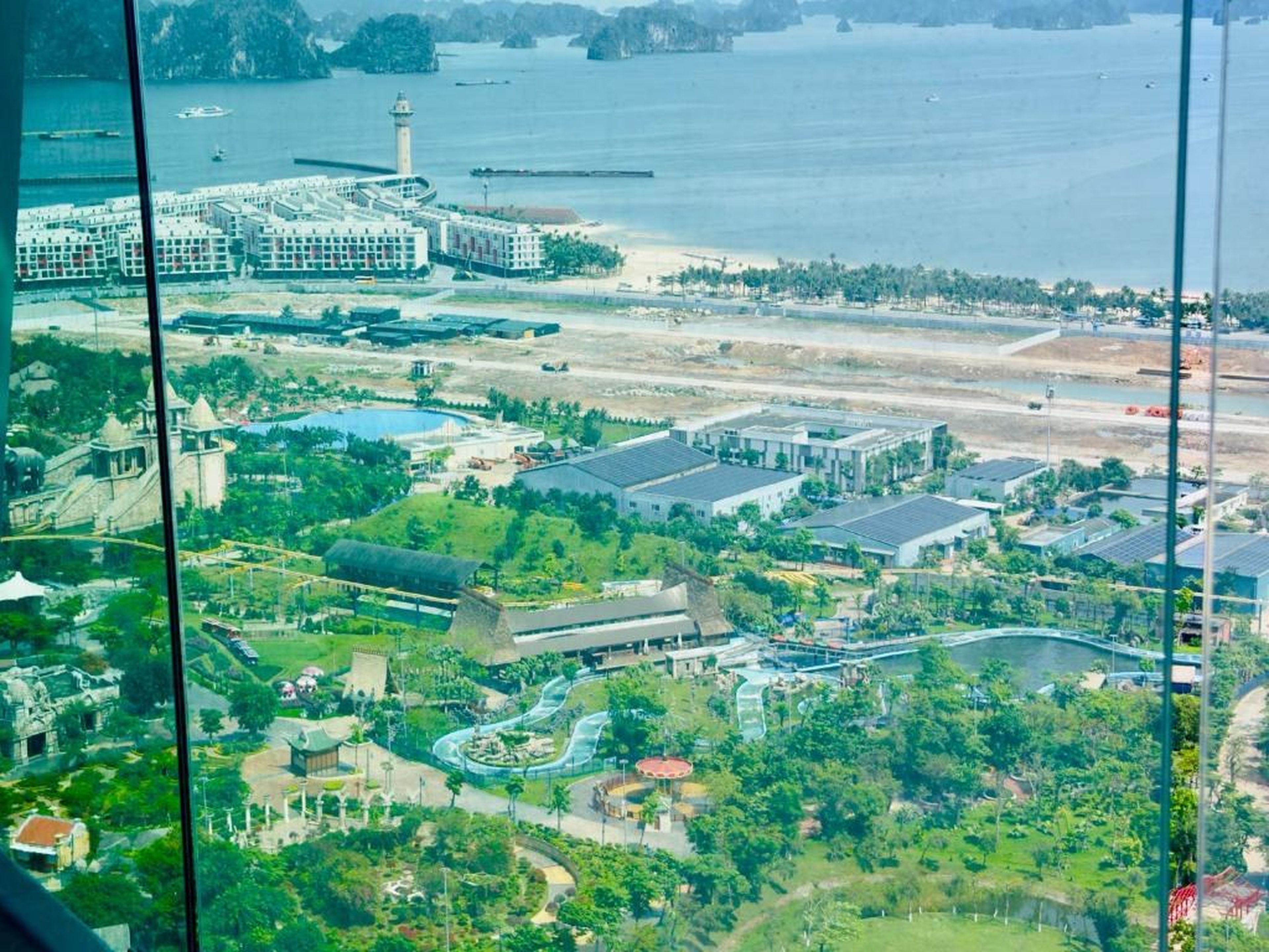 The Holiday Hạ Long-Bay Chill - Hình 21