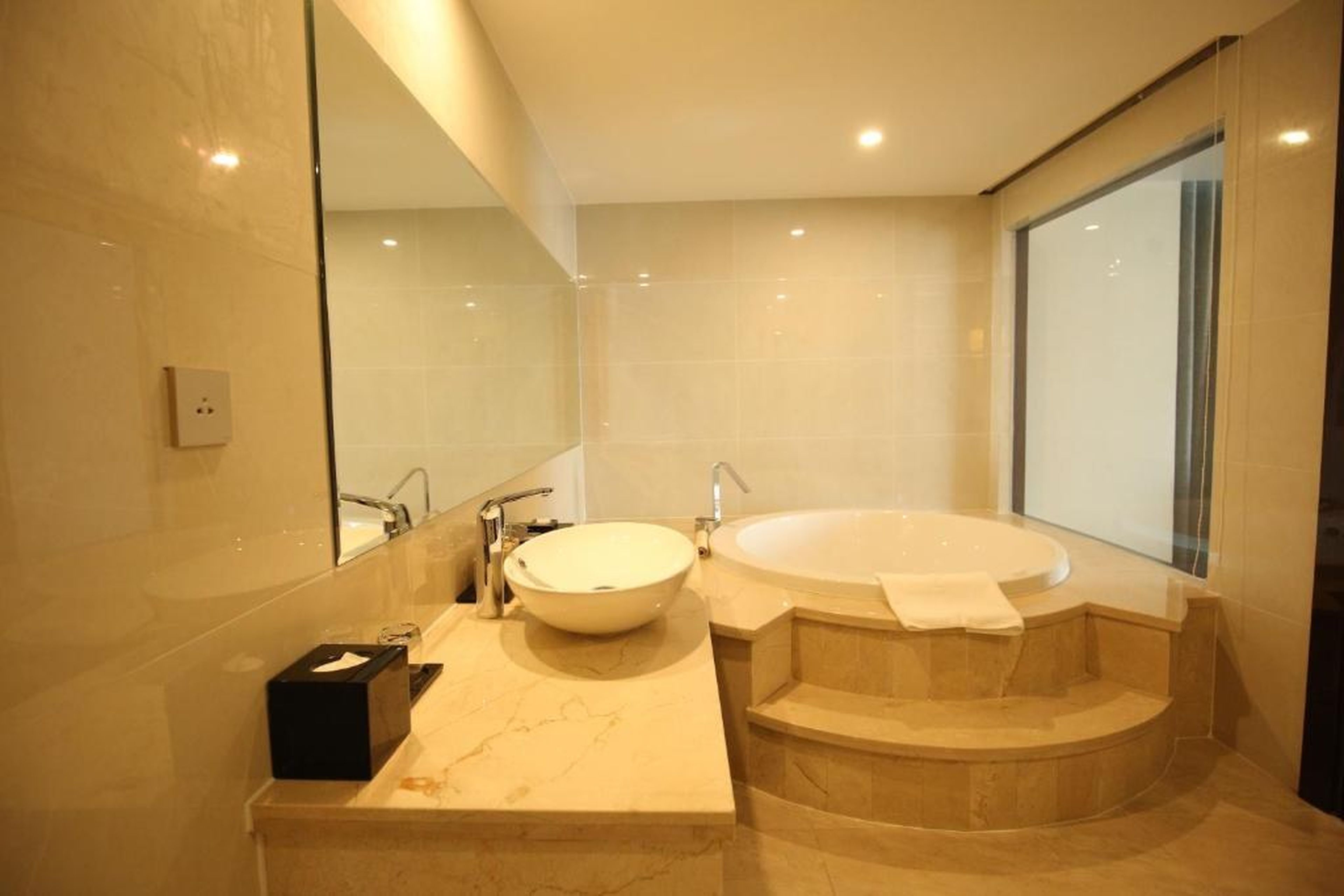 Central Luxury Hạ Long Hotel - Hình 28